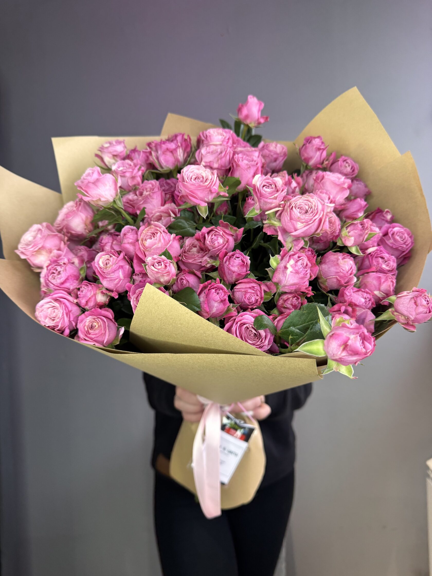 Авторский букет из кустовых роз №182