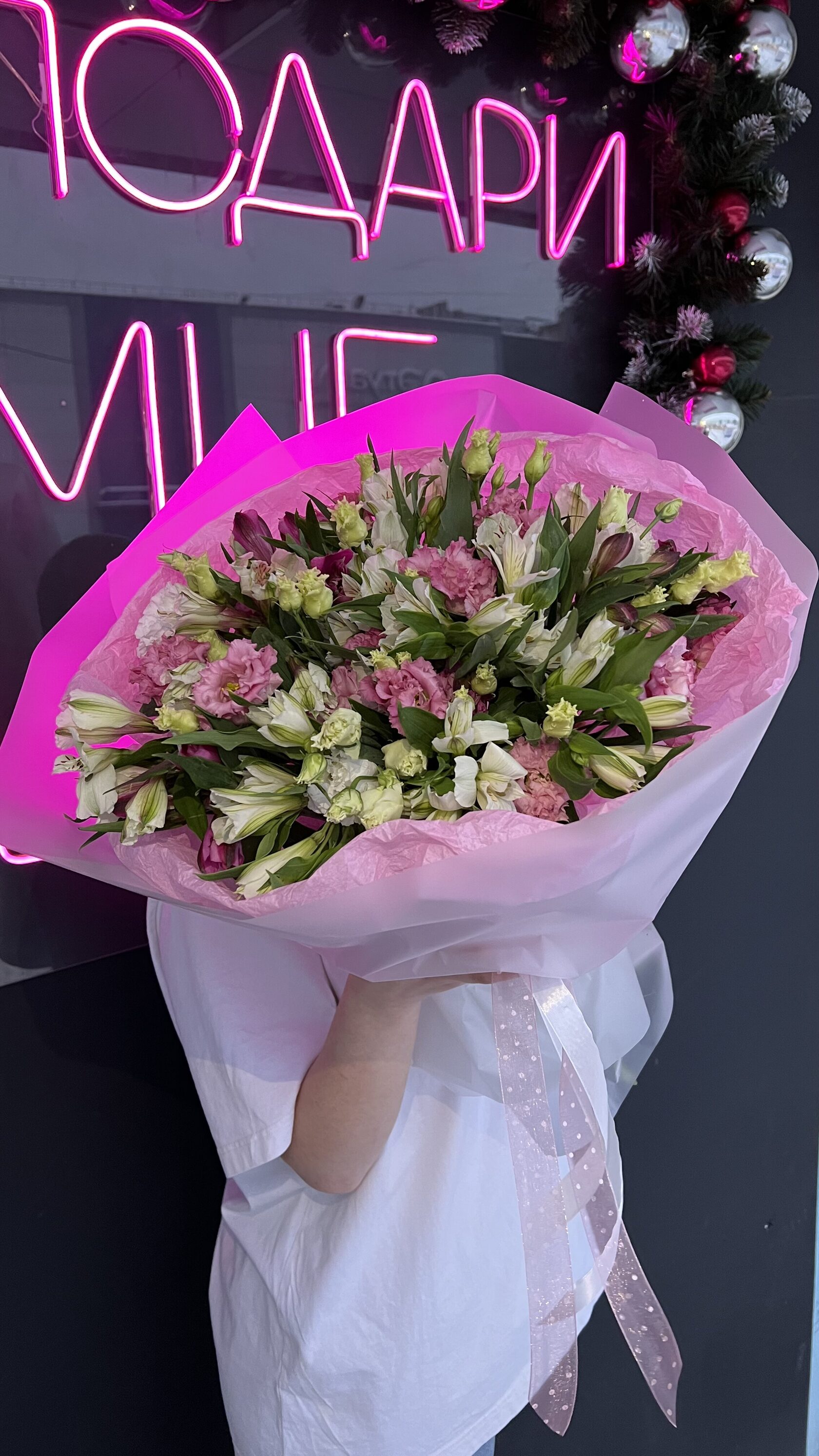 Авторский букет с альстромерией и эустомой №84