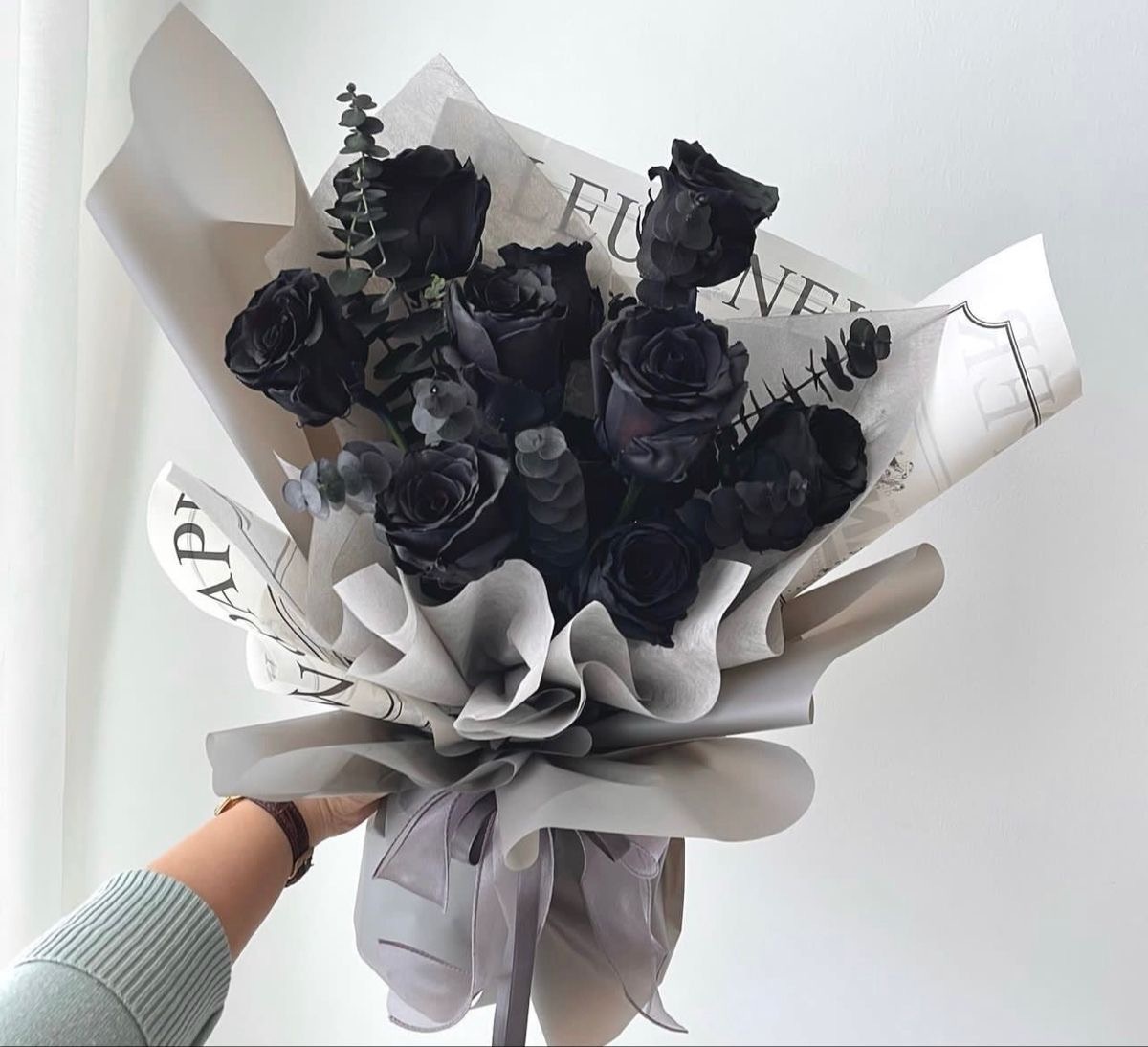 Авторский букет с черными розами №155