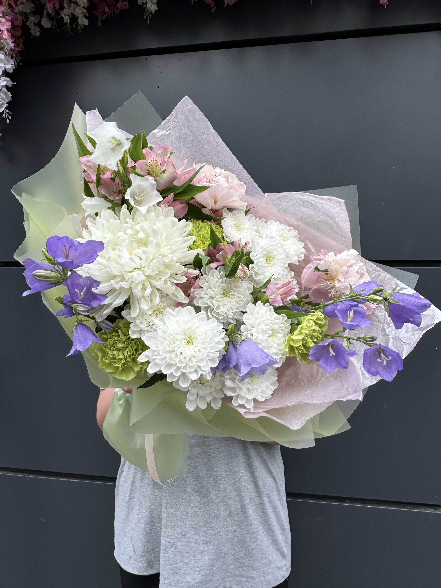 Авторский букет с диантусами, альстррмерией и хризатемами №35