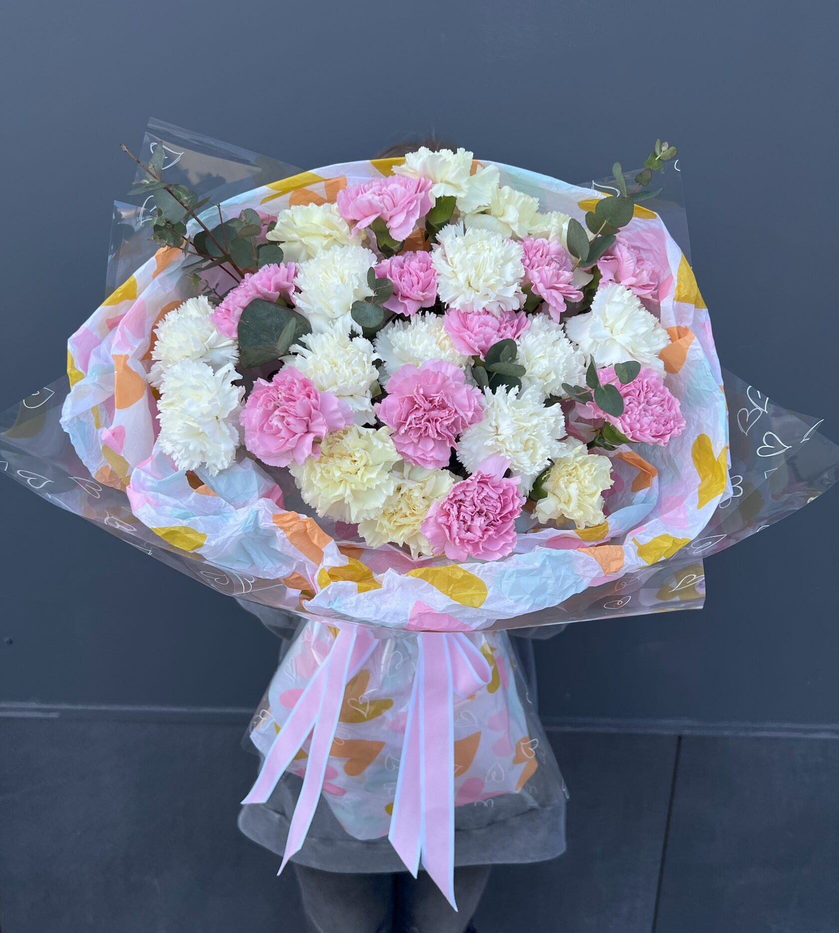 Авторский букет с диантусами и эвкалиптом №102