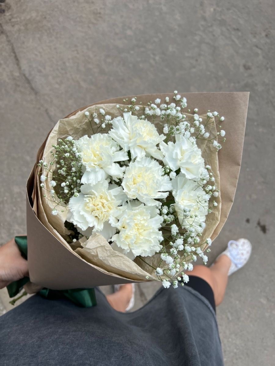 Авторский букет с диантусами и гипсофилой №39