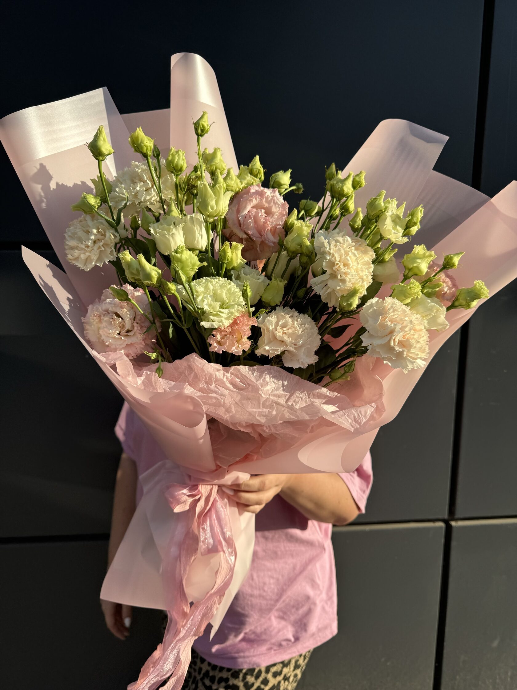 Авторский букет с эустомой и диантусами №24