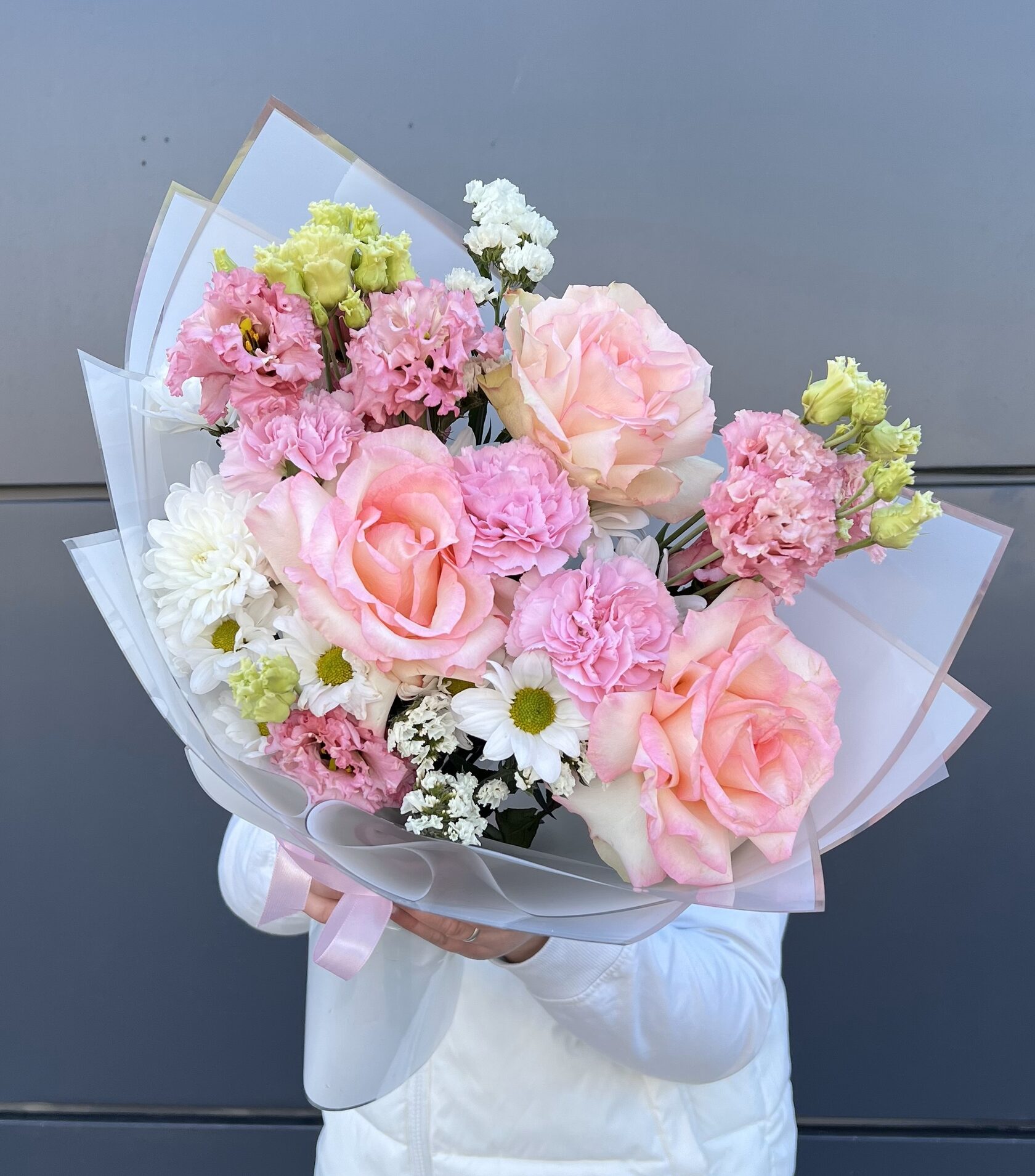 Авторский букет с французскими розами, диантусами, эустомой, хризантемой №92