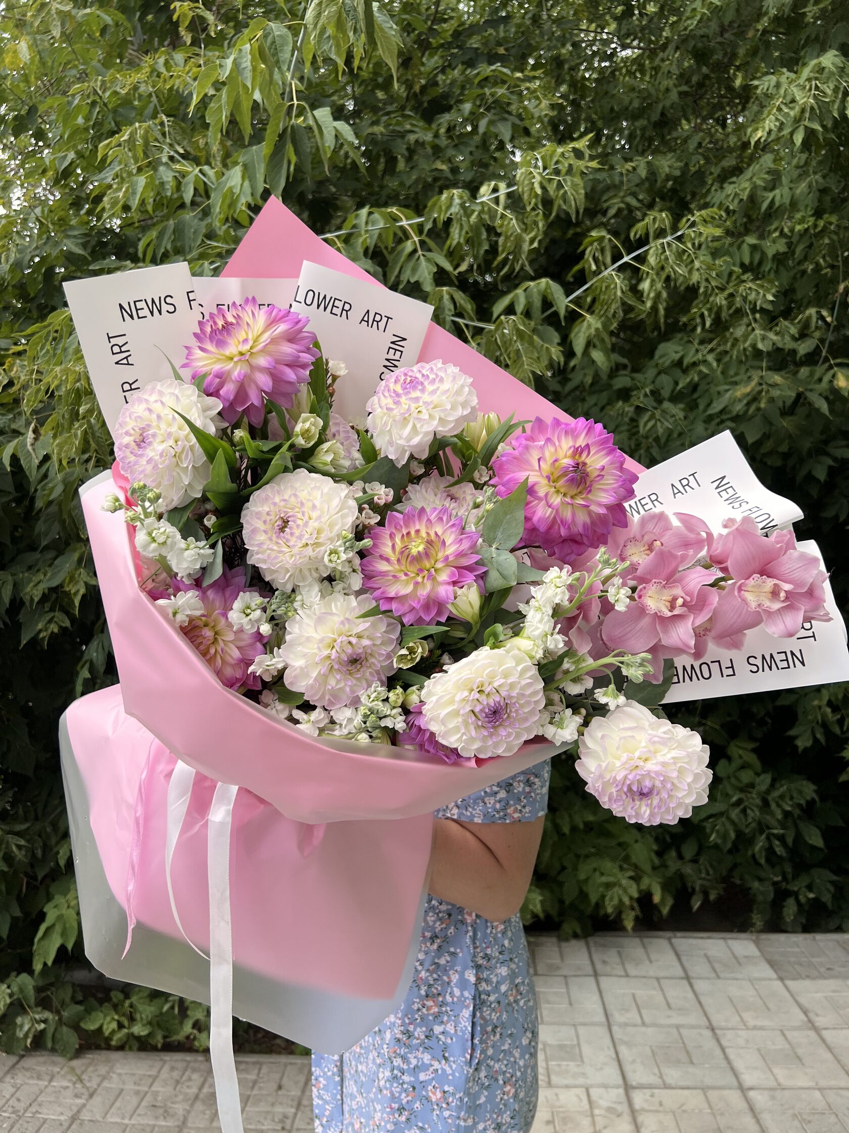 Авторский букет с георгинами, маттиолой, орхидеей №41