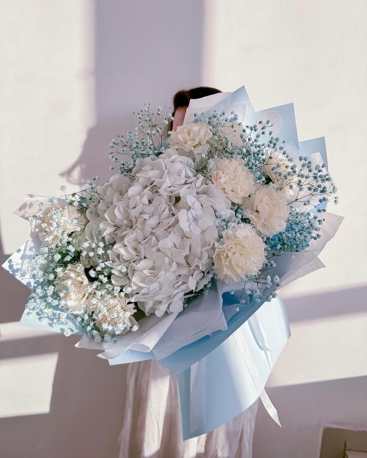 Авторский букет с гортензией, гипсофилой и диантусами №12