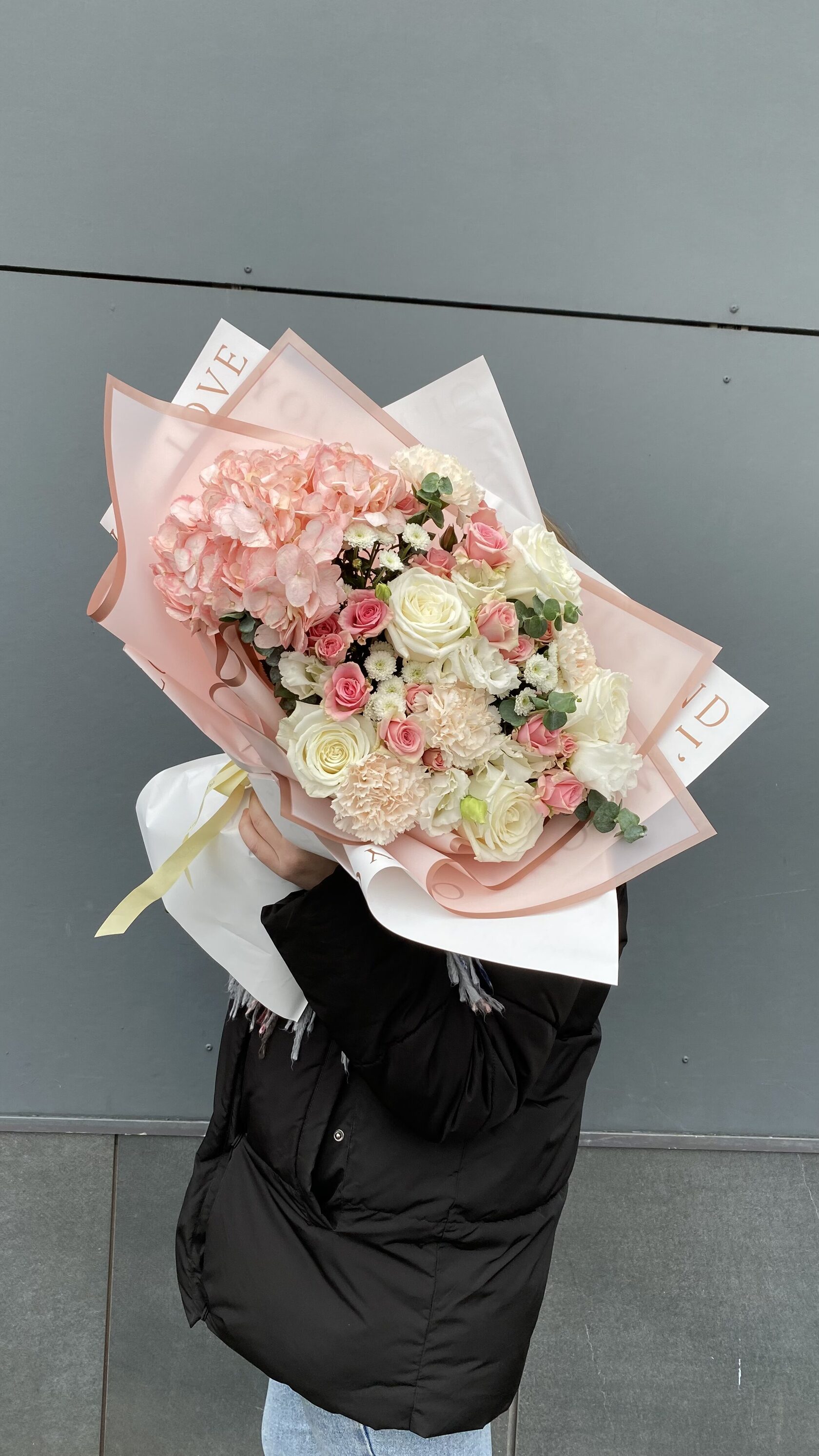 Авторский букет с гортензией, розами, диантусами №115