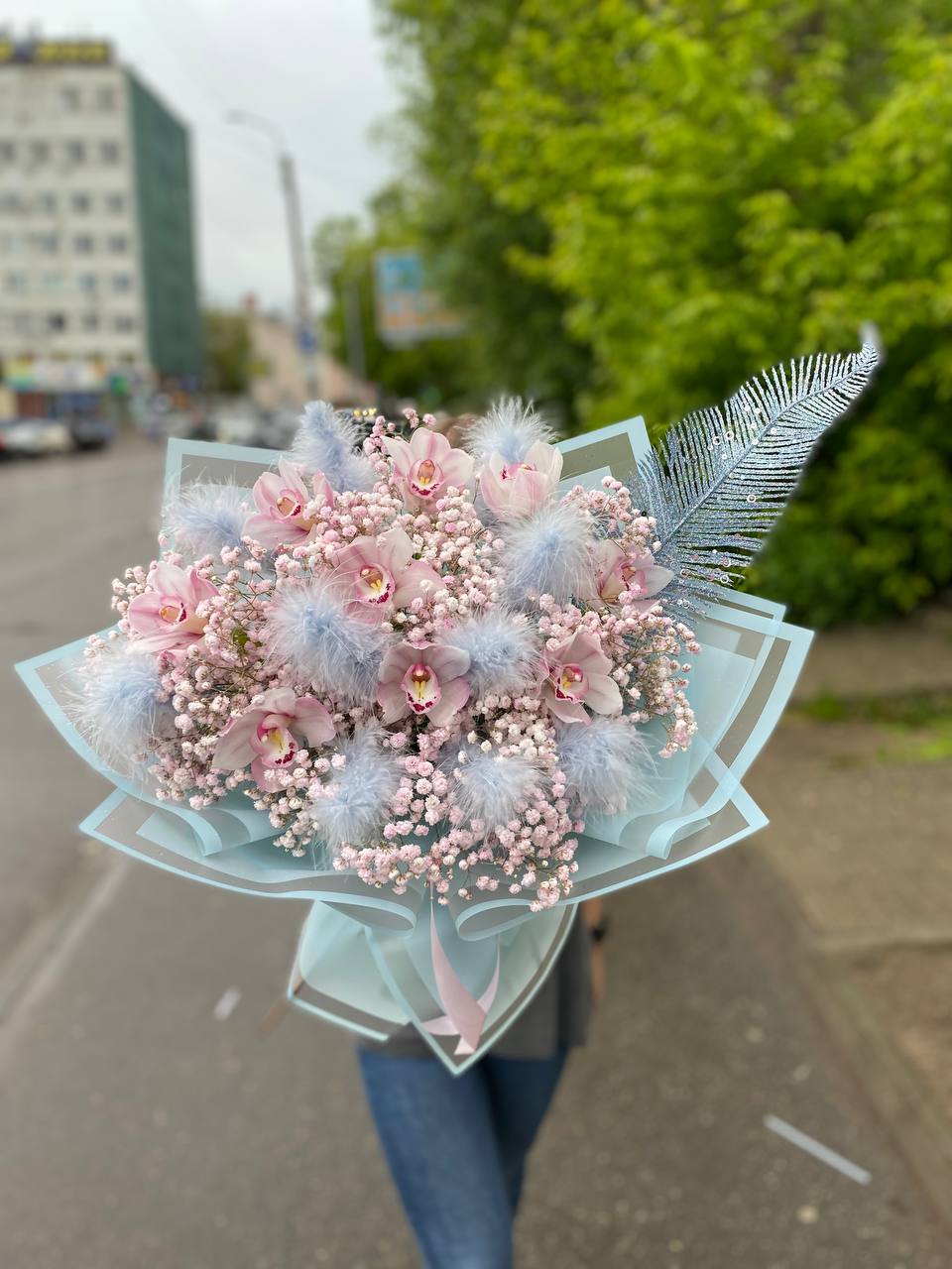 Авторский букет с орхидеей, гипсофилой и декором №67