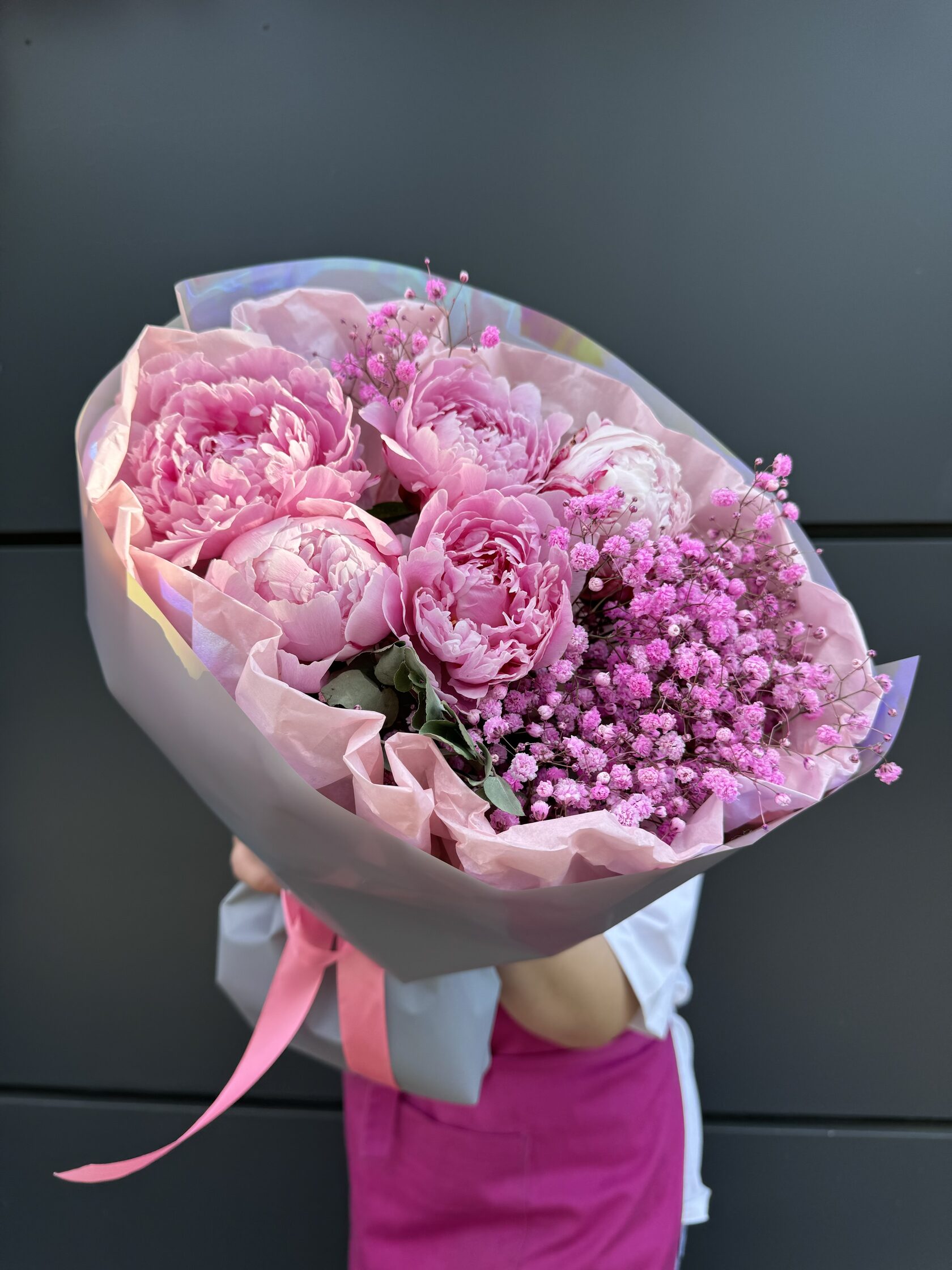 Авторский букет с пионами и гипсофилой №139