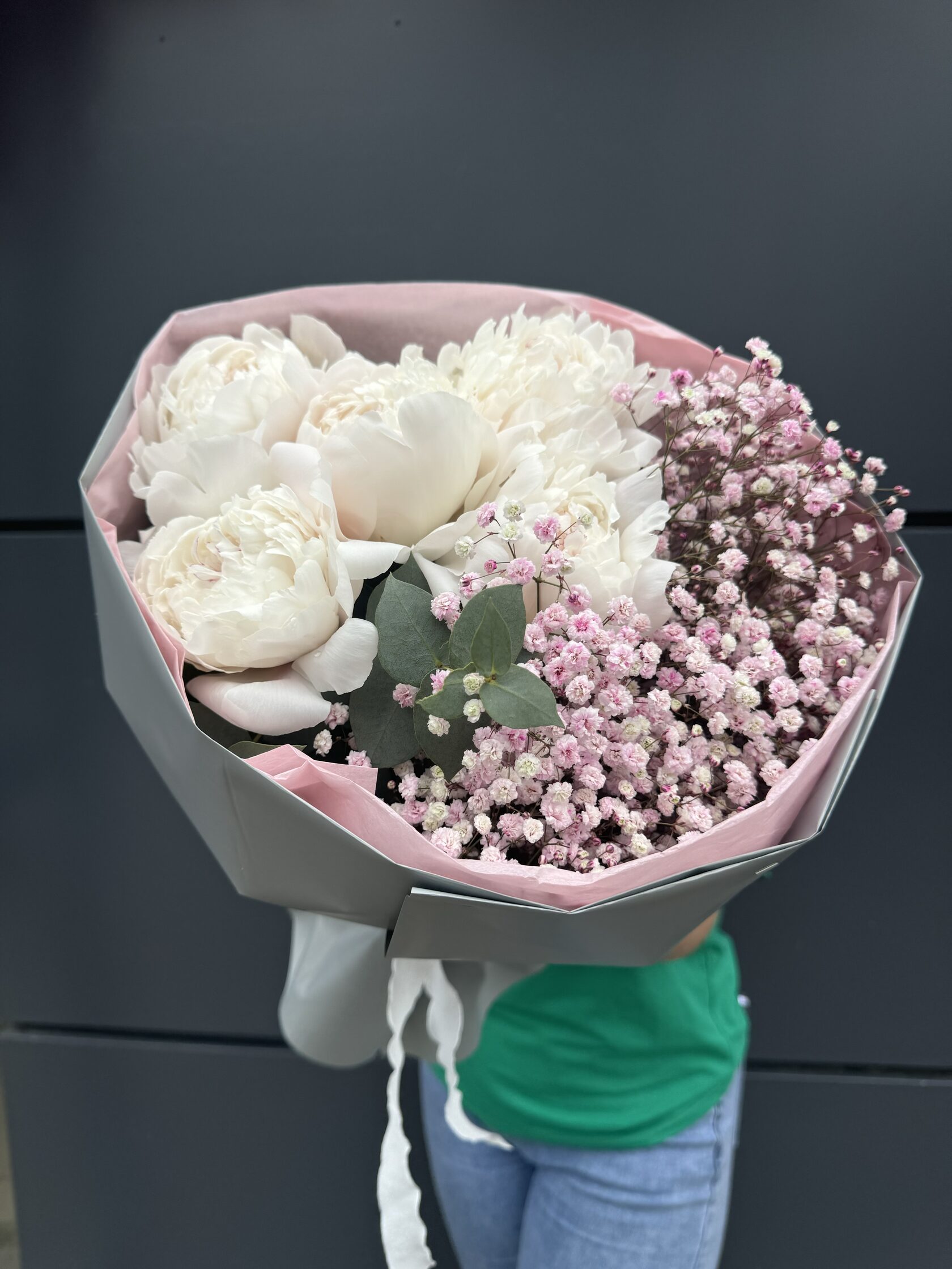 Авторский букет с пионами и гипсофилой №152