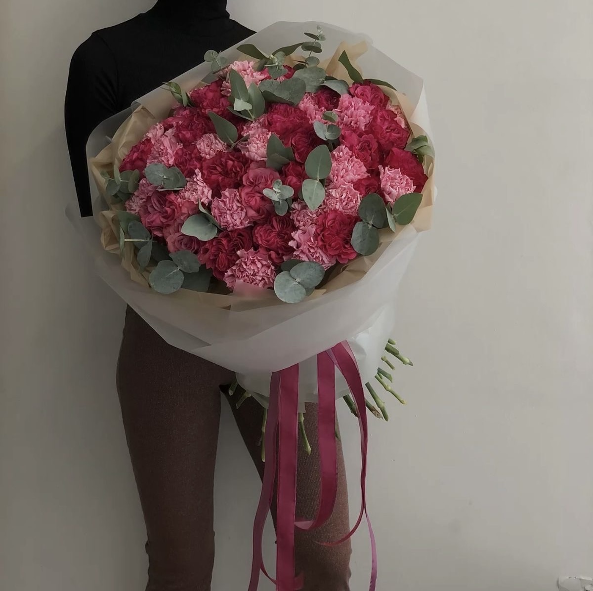 Авторский букет с пионовидными розами и диантусами №132