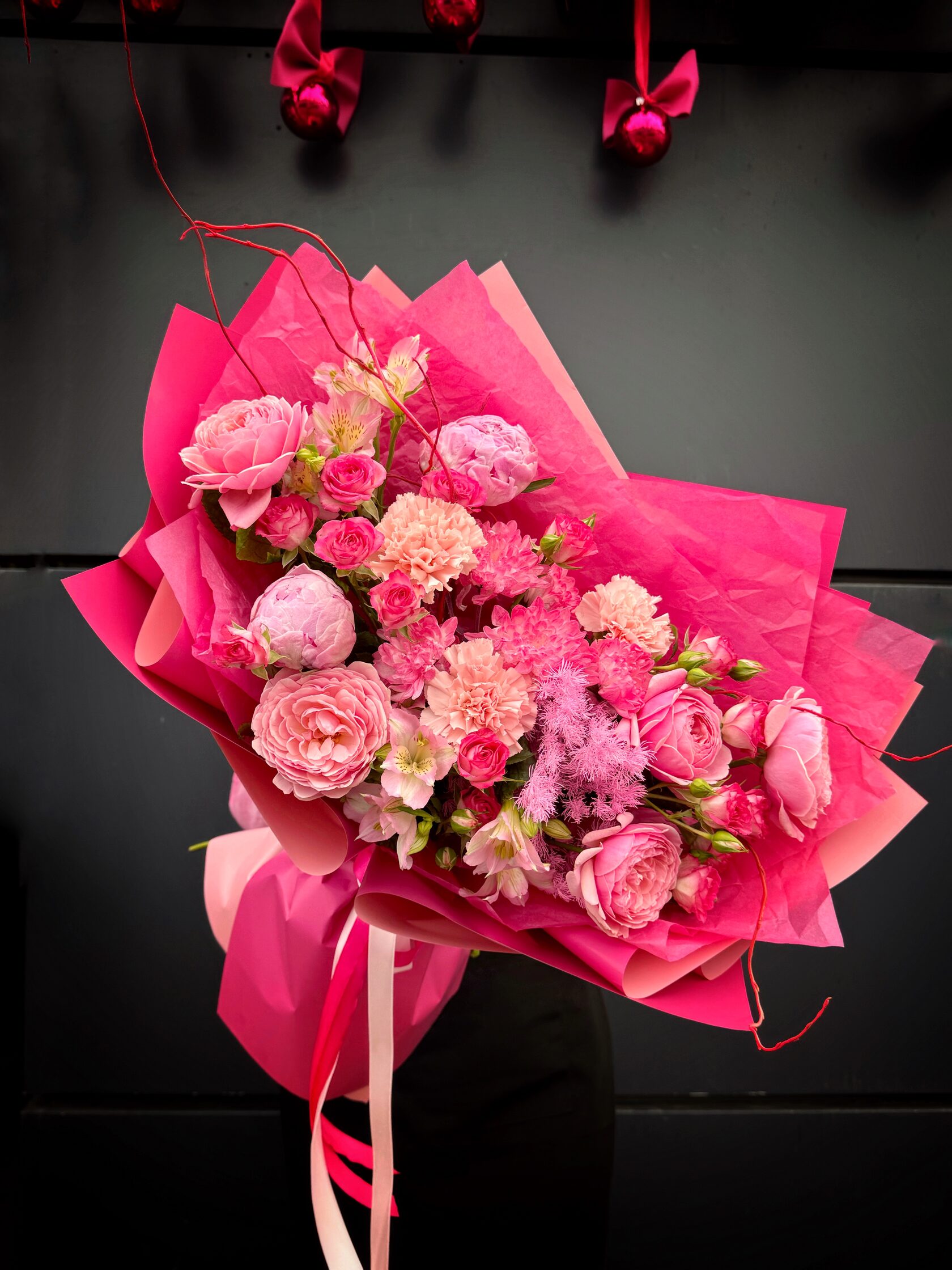 Авторский букет с розовыми цветами №179