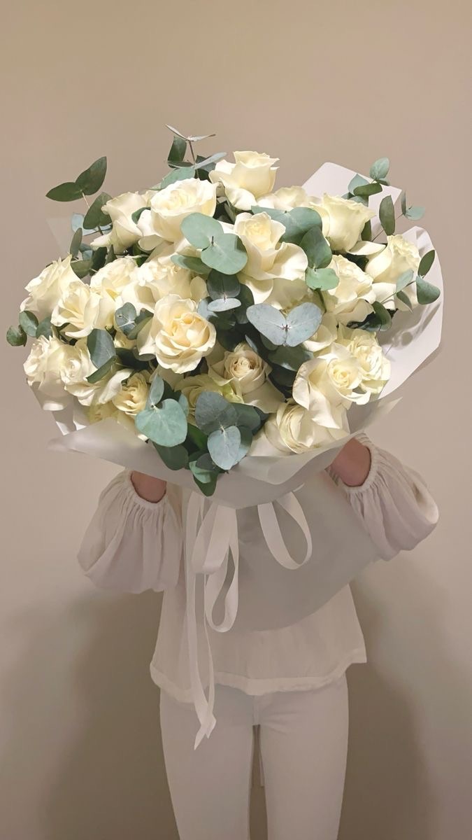 Авторский букет с сливочными розами и эвкалиптом №138