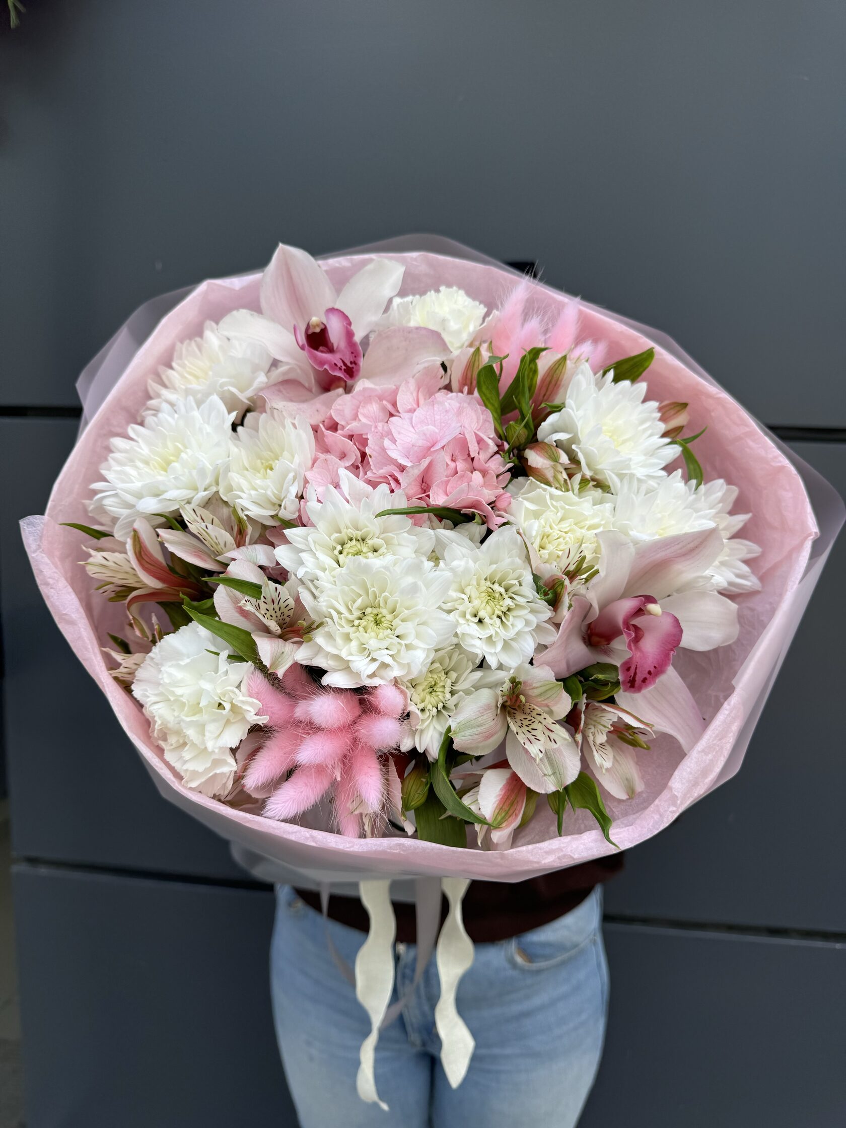 Авторский букет с хризантемой, гортензией, альстромерией и орхидеей №150