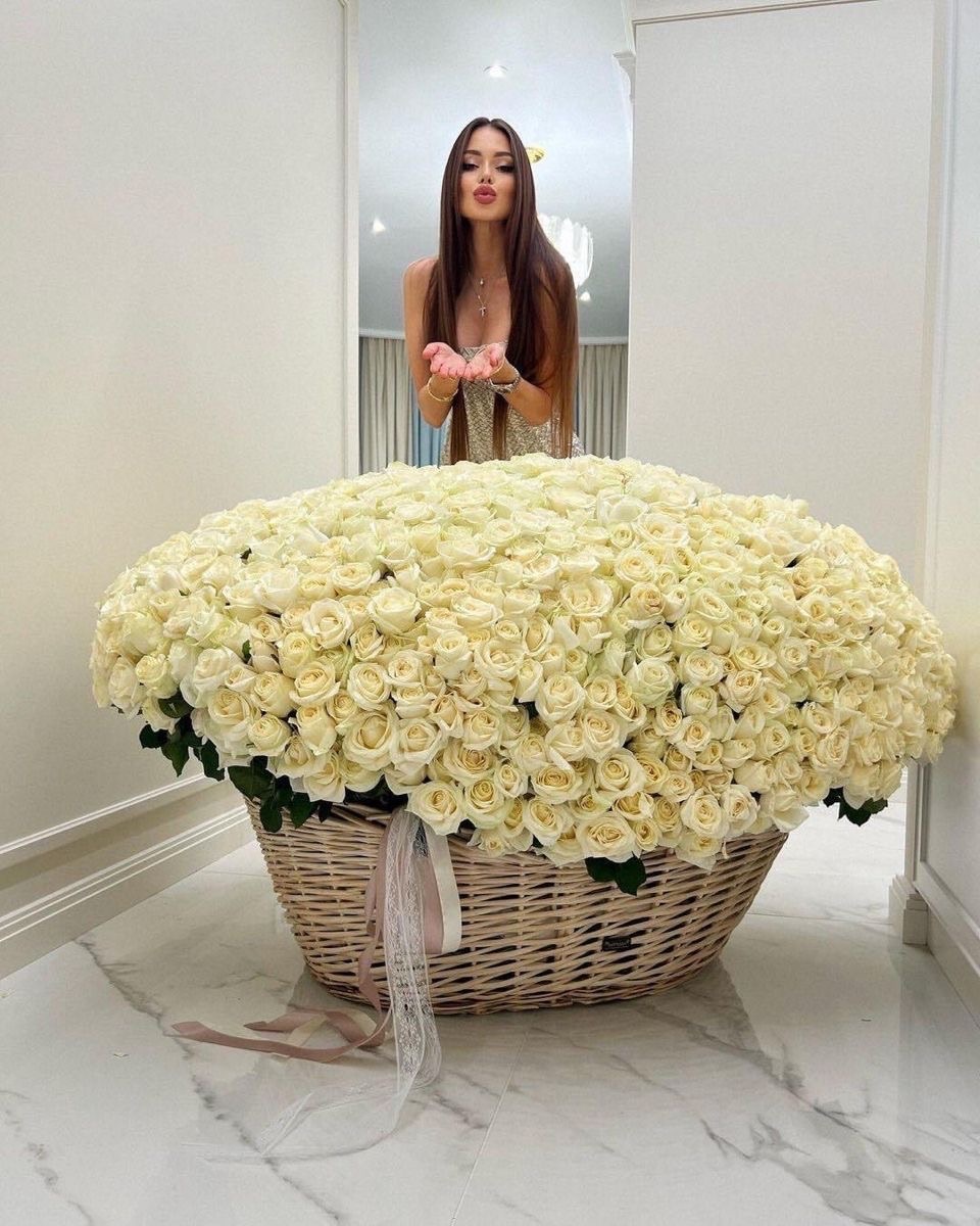 Большая корзина с 501 белой розой №12