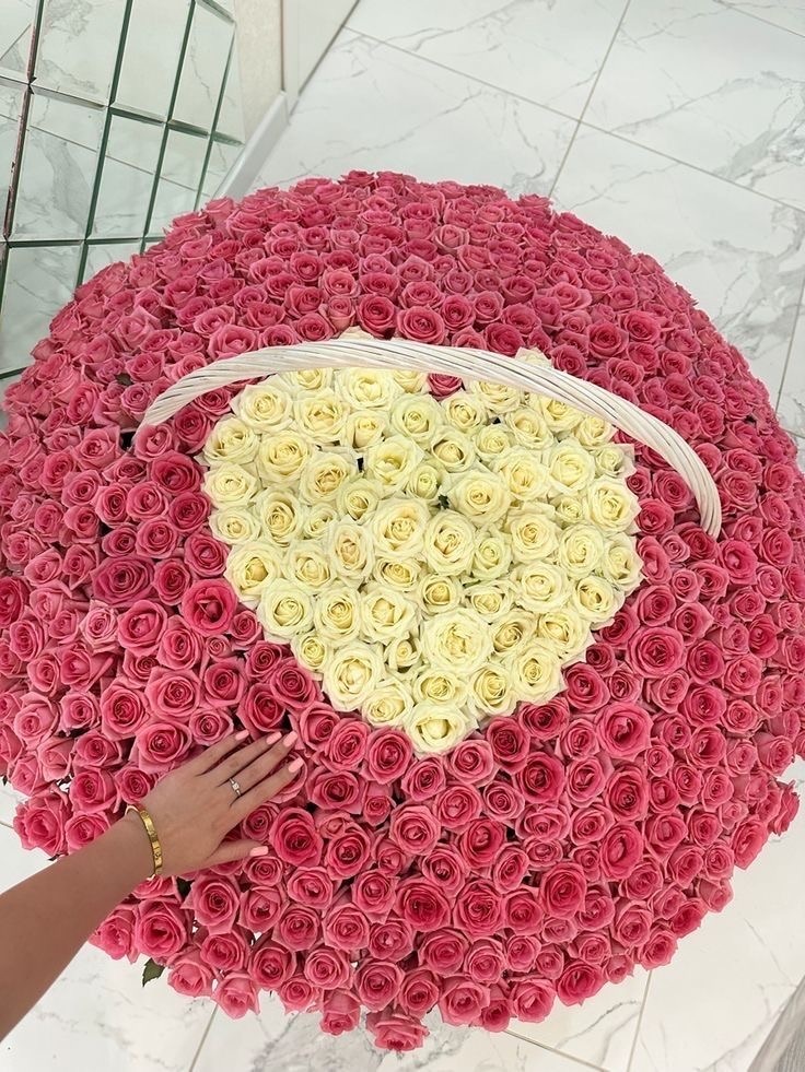 Большая корзина-сердечко с 501 розой №26