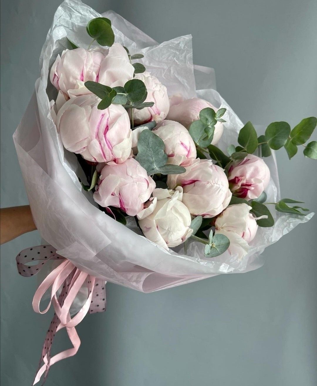 Букет из 11 нежно-розовых пионов №35