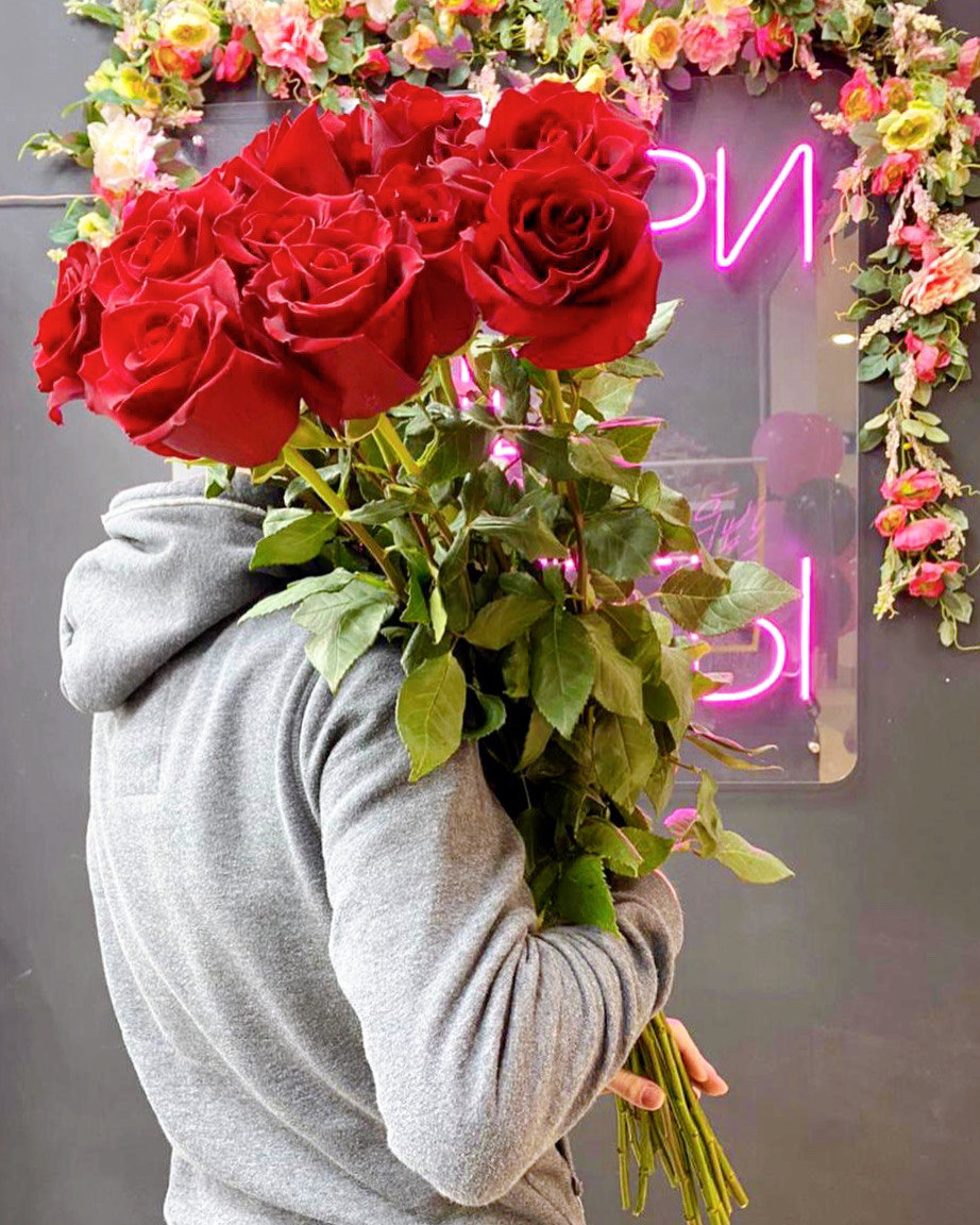 Букет из 13 красных меторовых роз №117