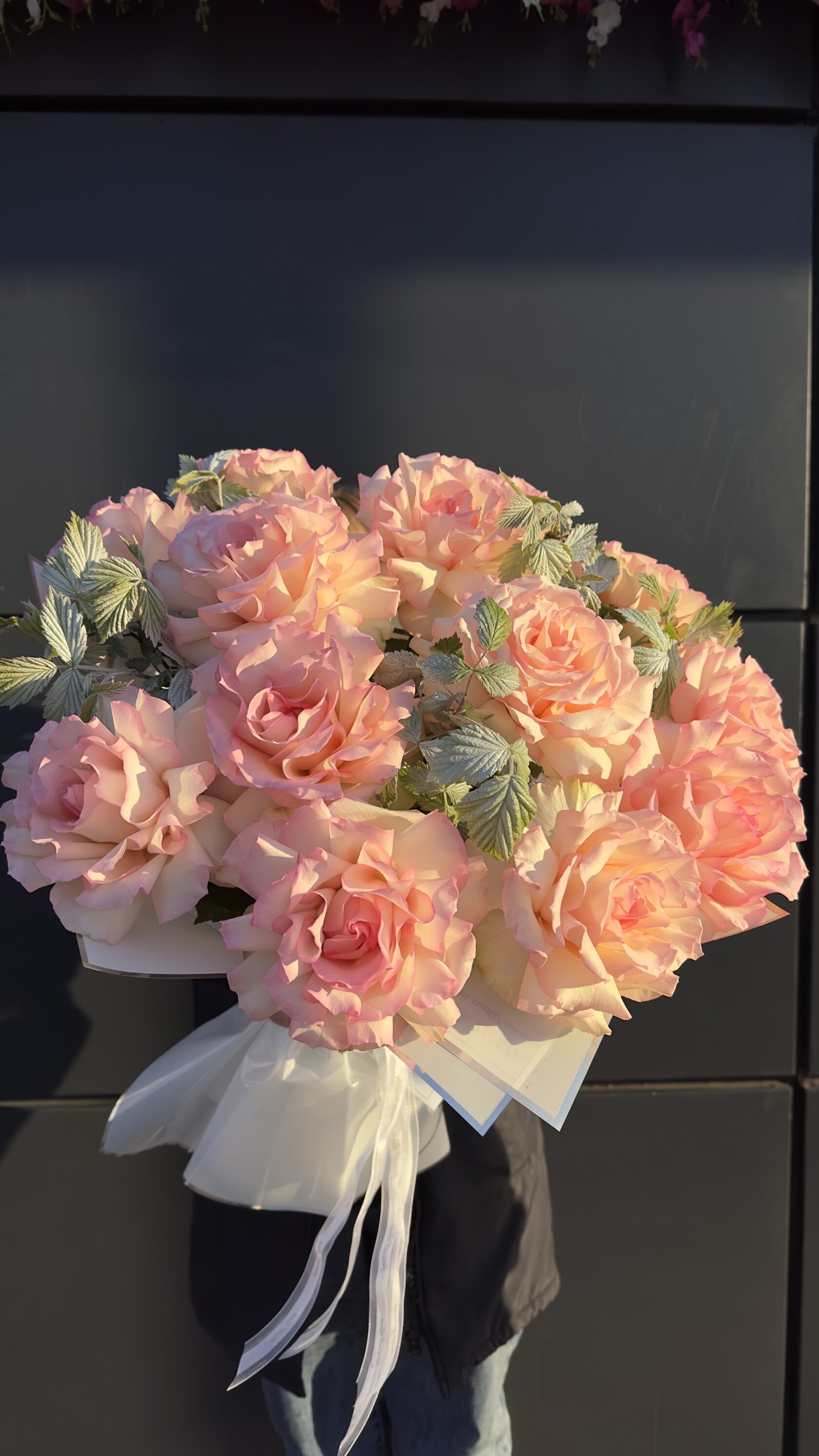 Букет из 13 нежно-розовых французских роз №2