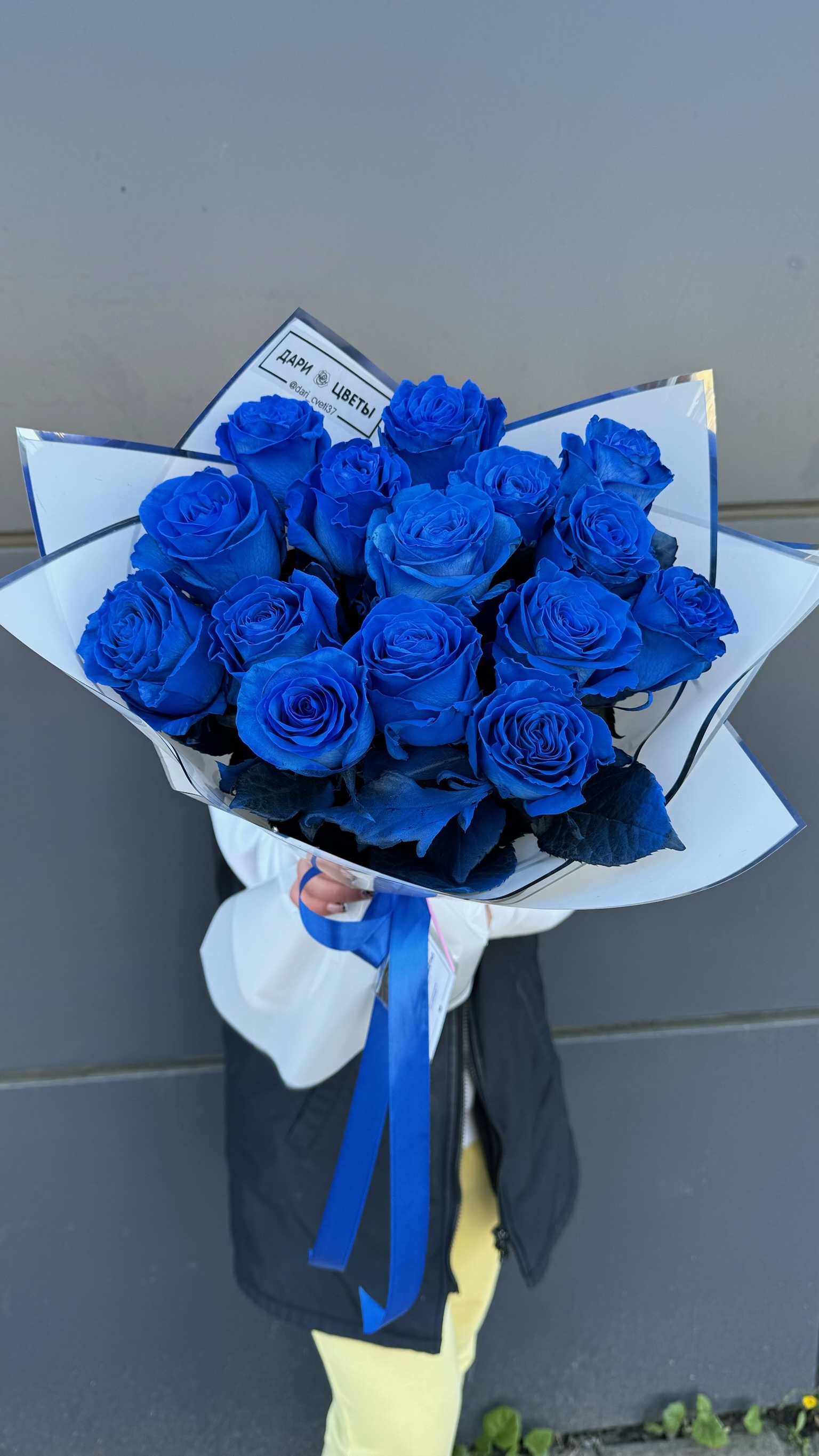 Букет из 15 крашеных синих роз №107