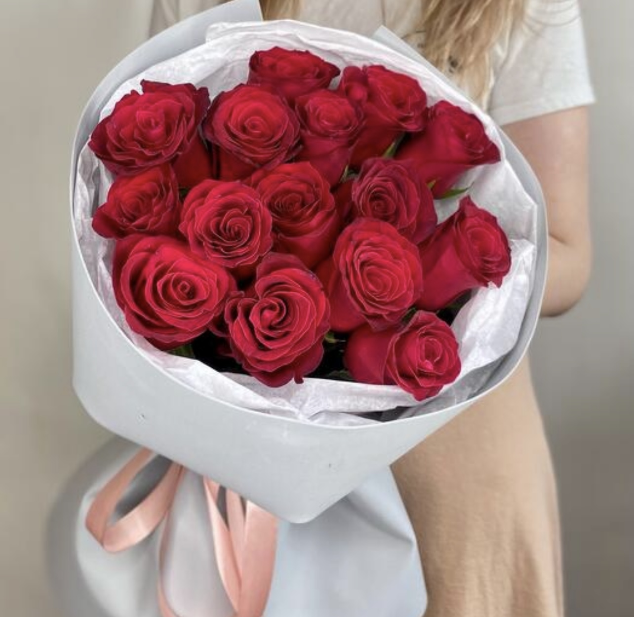 Букет из 15 красных роз №261
