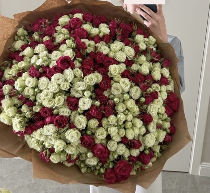 Букет из 151 кустовой розы №92