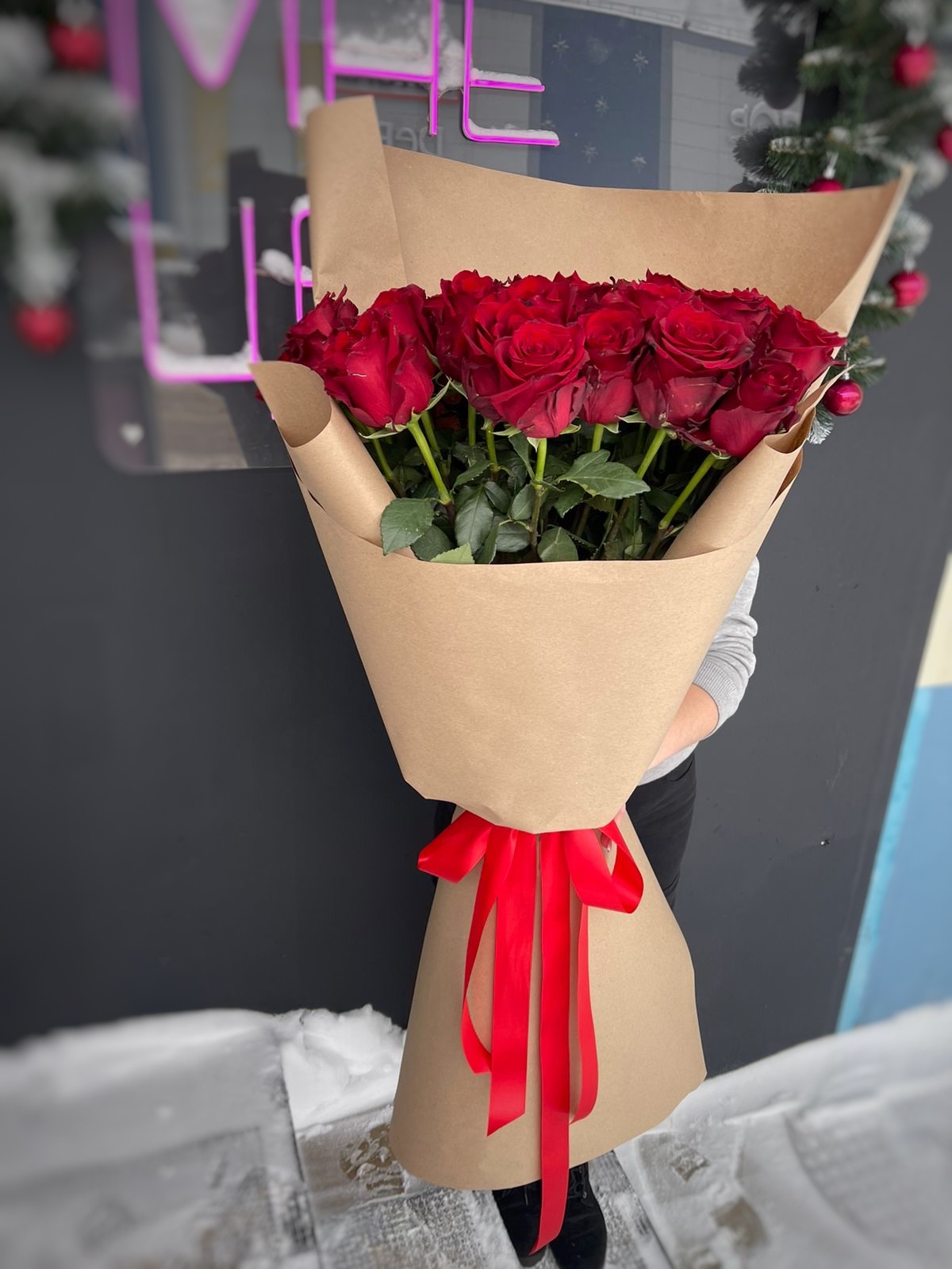 Букет из 19 красных метровых роз №155