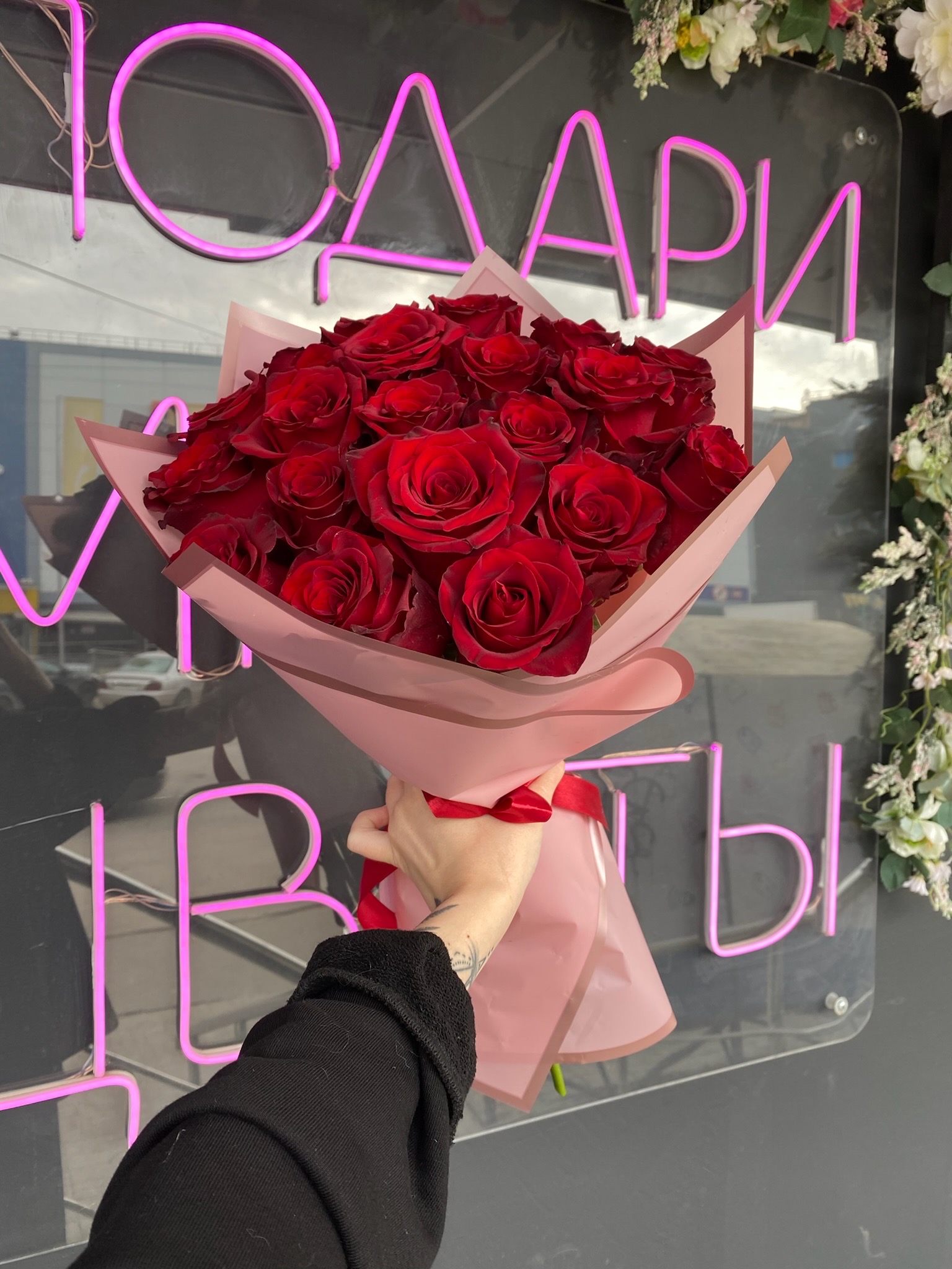 Букет из 19 красных роз №169