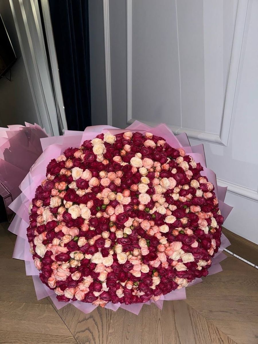 Букет из 201 кустовой розы №91