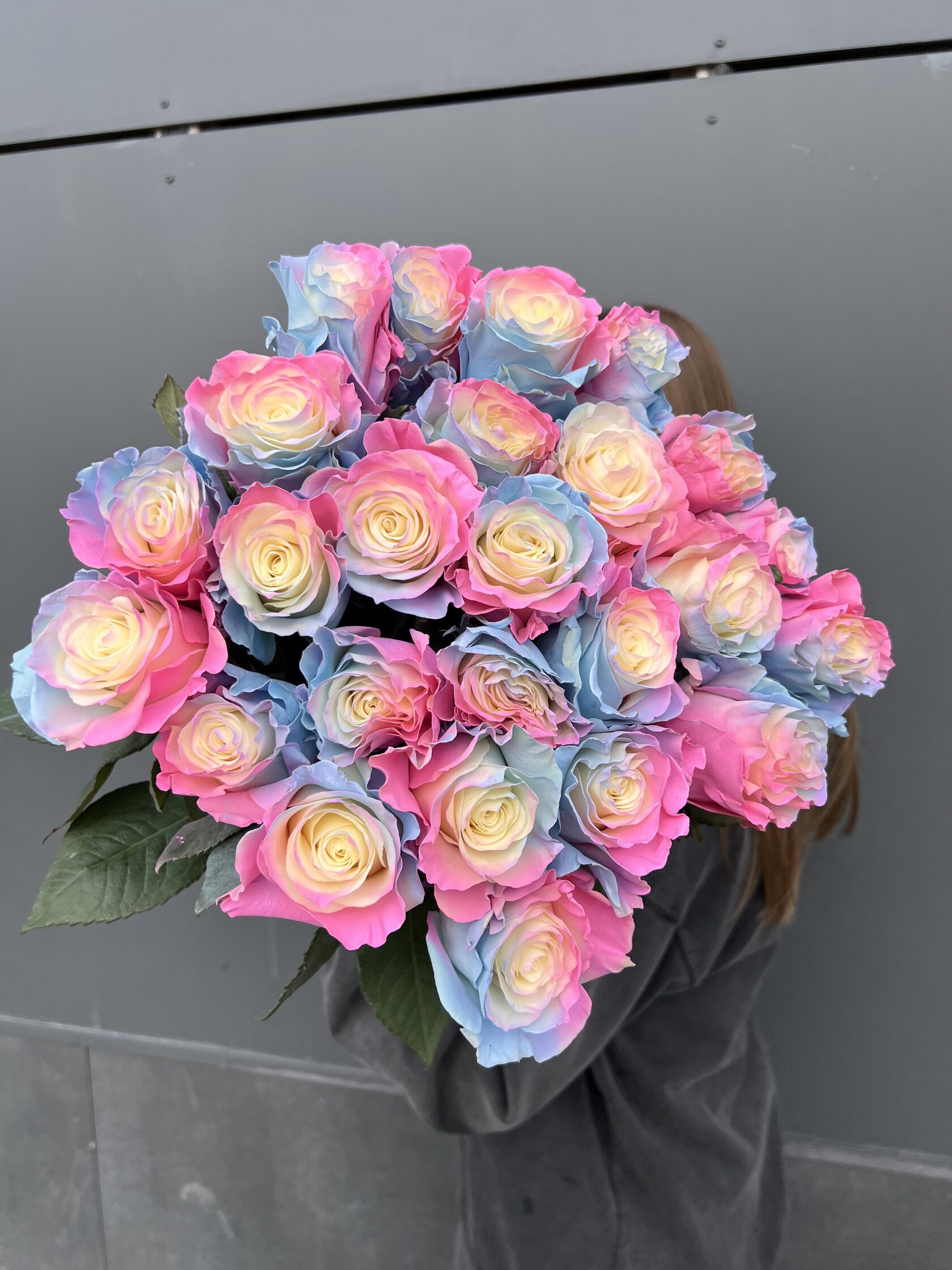 Букет из 25 крашеных роз №84