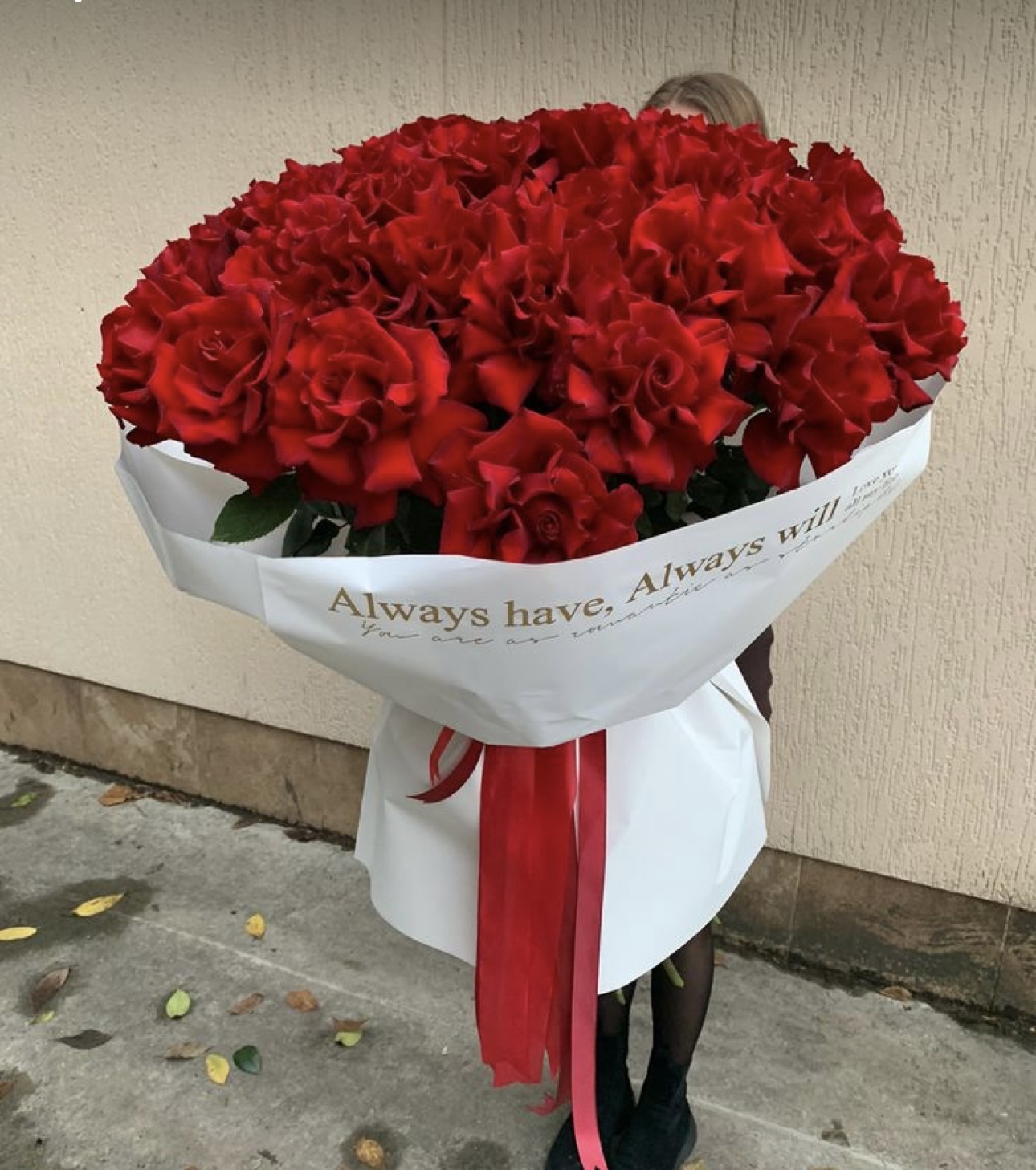 Букет из 25 красных метровых французских роз №3