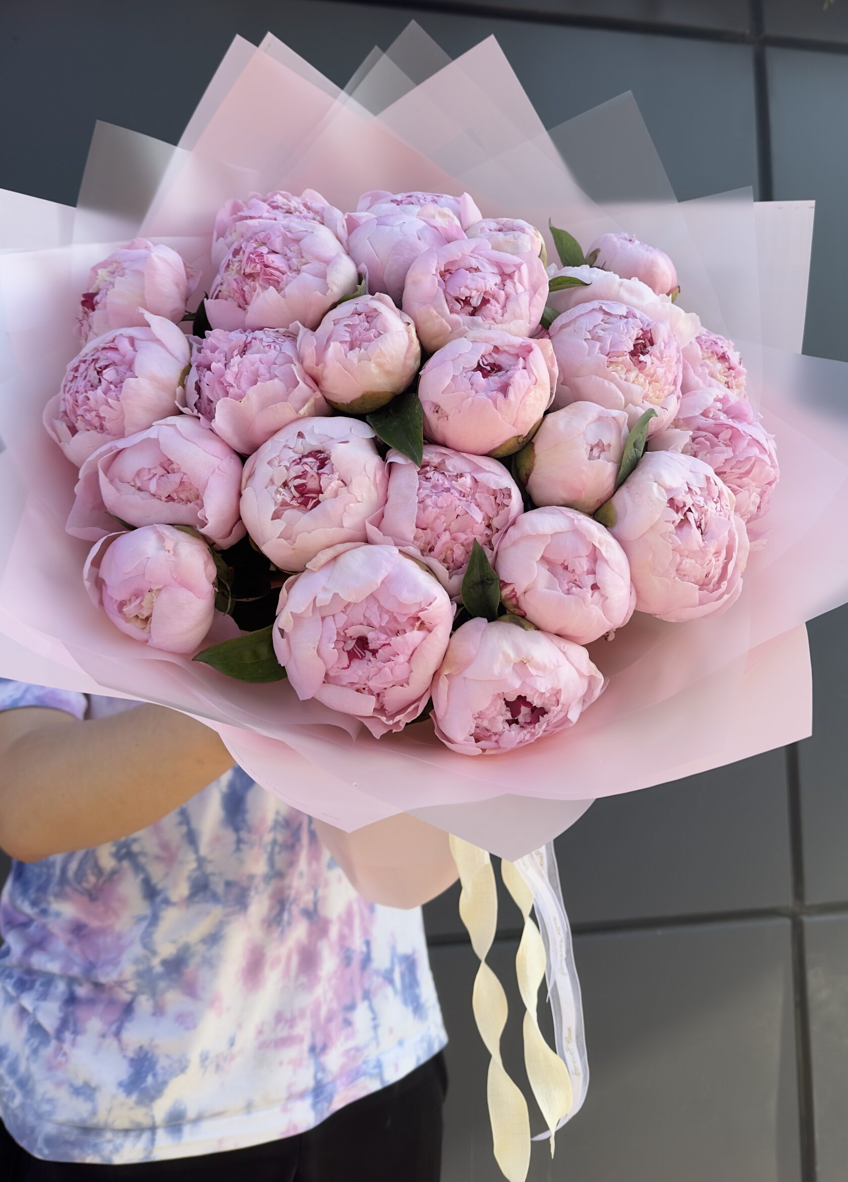 Букет из 25 розовых пионов №17