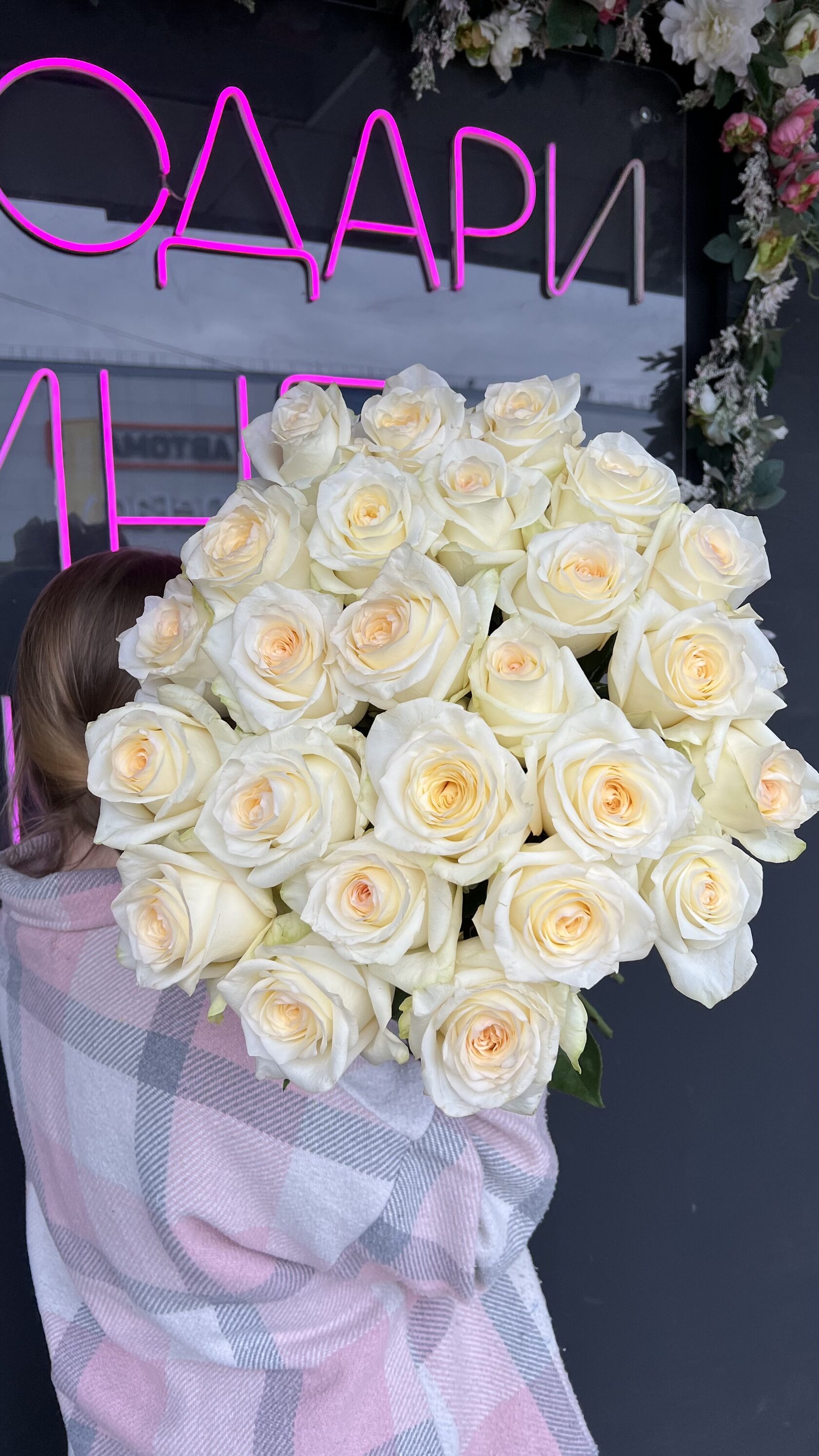 Букет из 25 сливочных роз №133