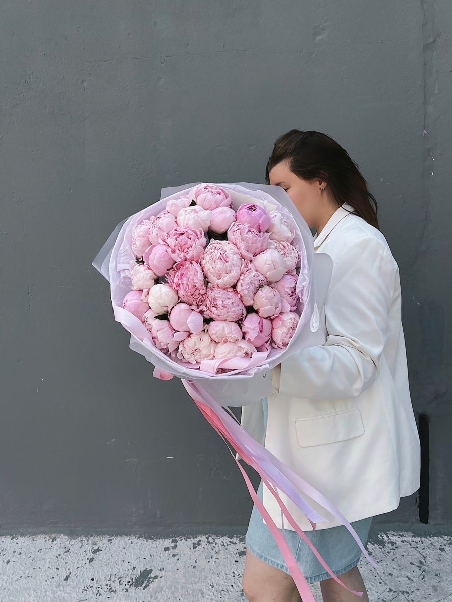 Букет из 31 ароматного розового пиона №23