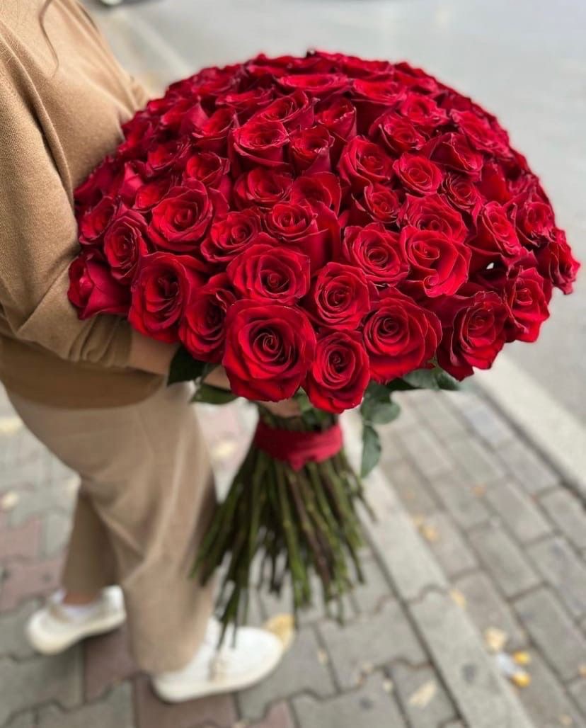 Букет из 51 красной метровой розы №121