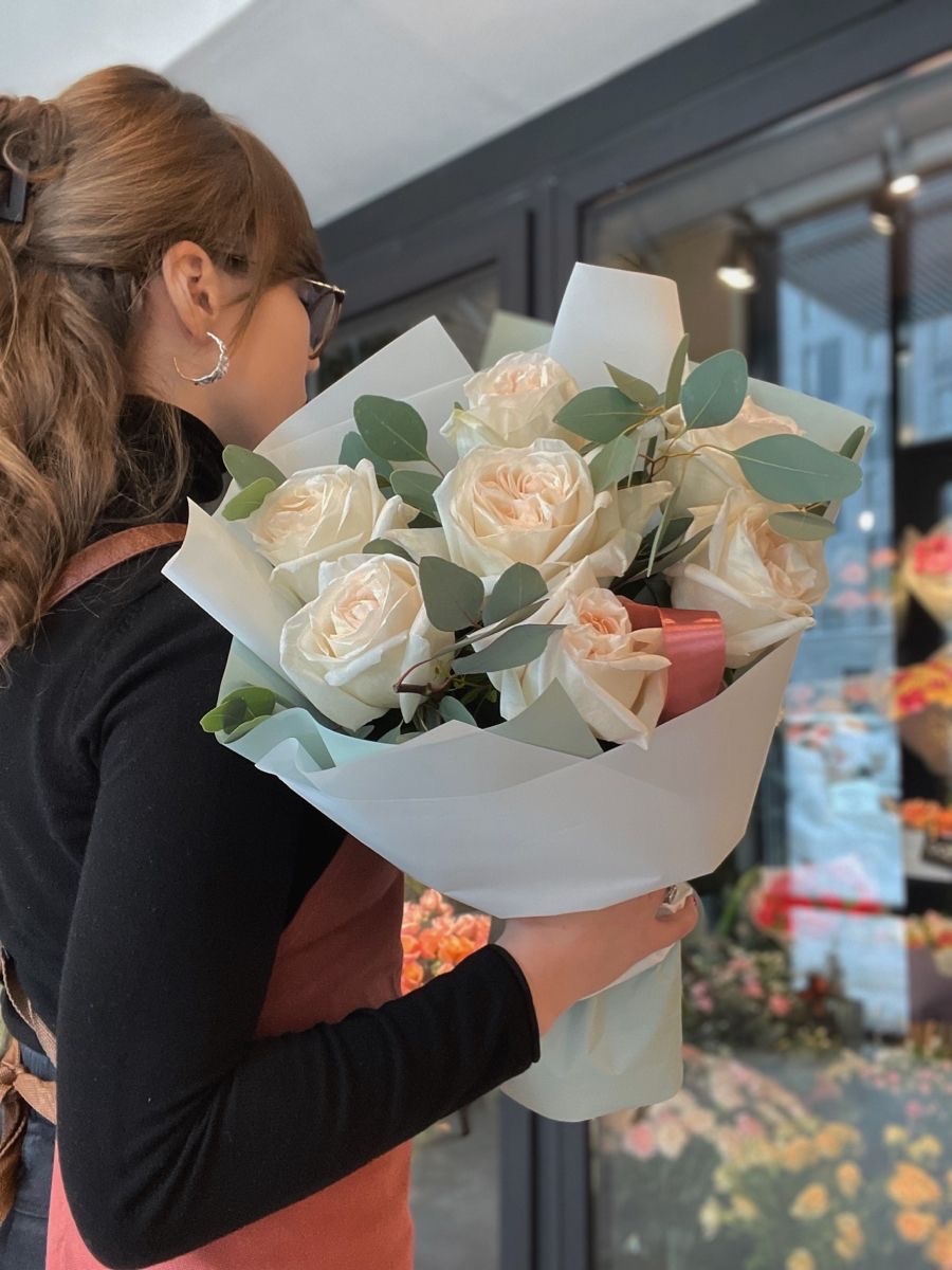 Букет из 7 сливочных пионовидных роз №118