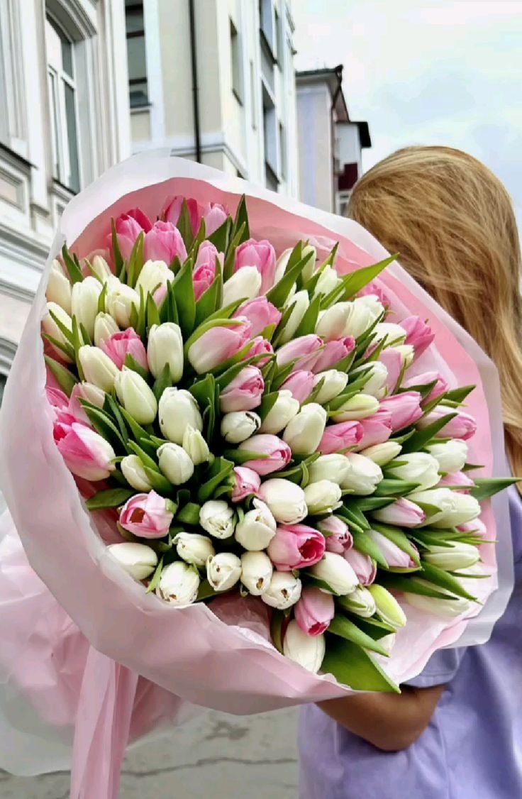 Букет из 75 белых и розовых тюльпанов №3
