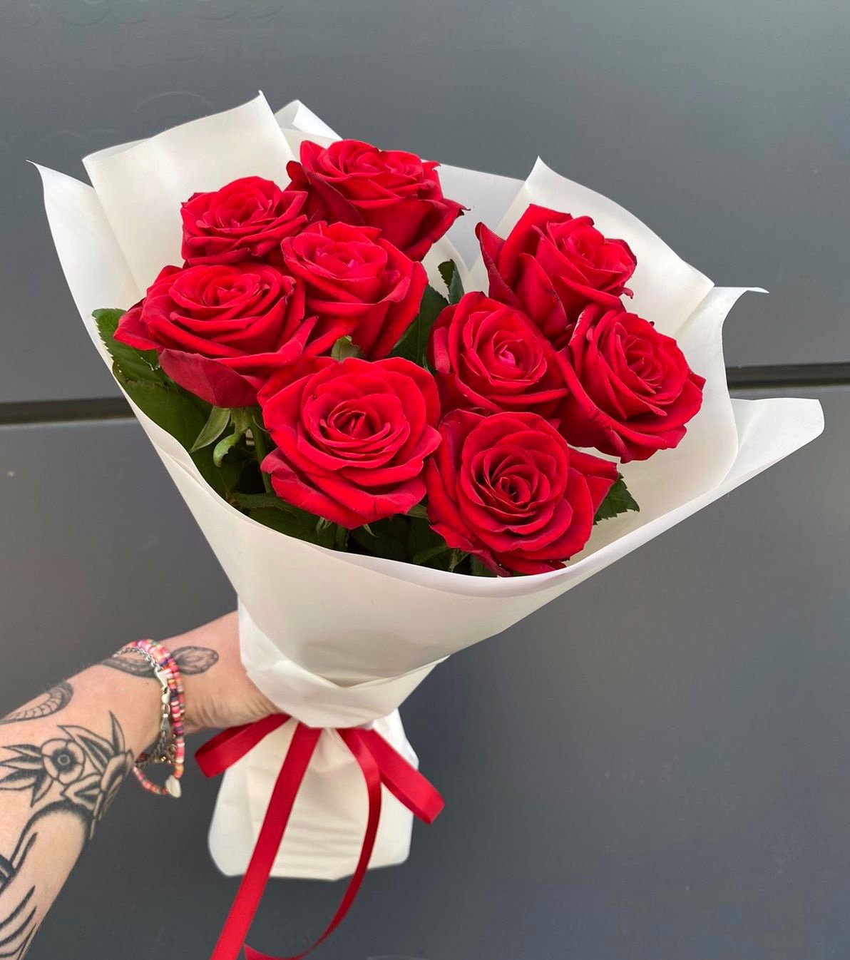 Букет из 9 классических сочных красных роз №6