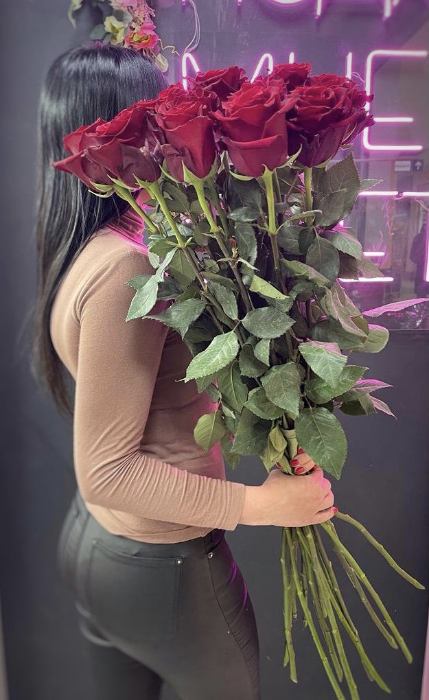 Букет из 9 красных метровых роз №195