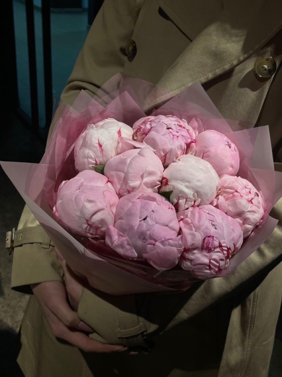 Букет из 9 розовых пионов №177