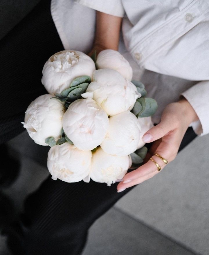 Букет из белых пионов №207