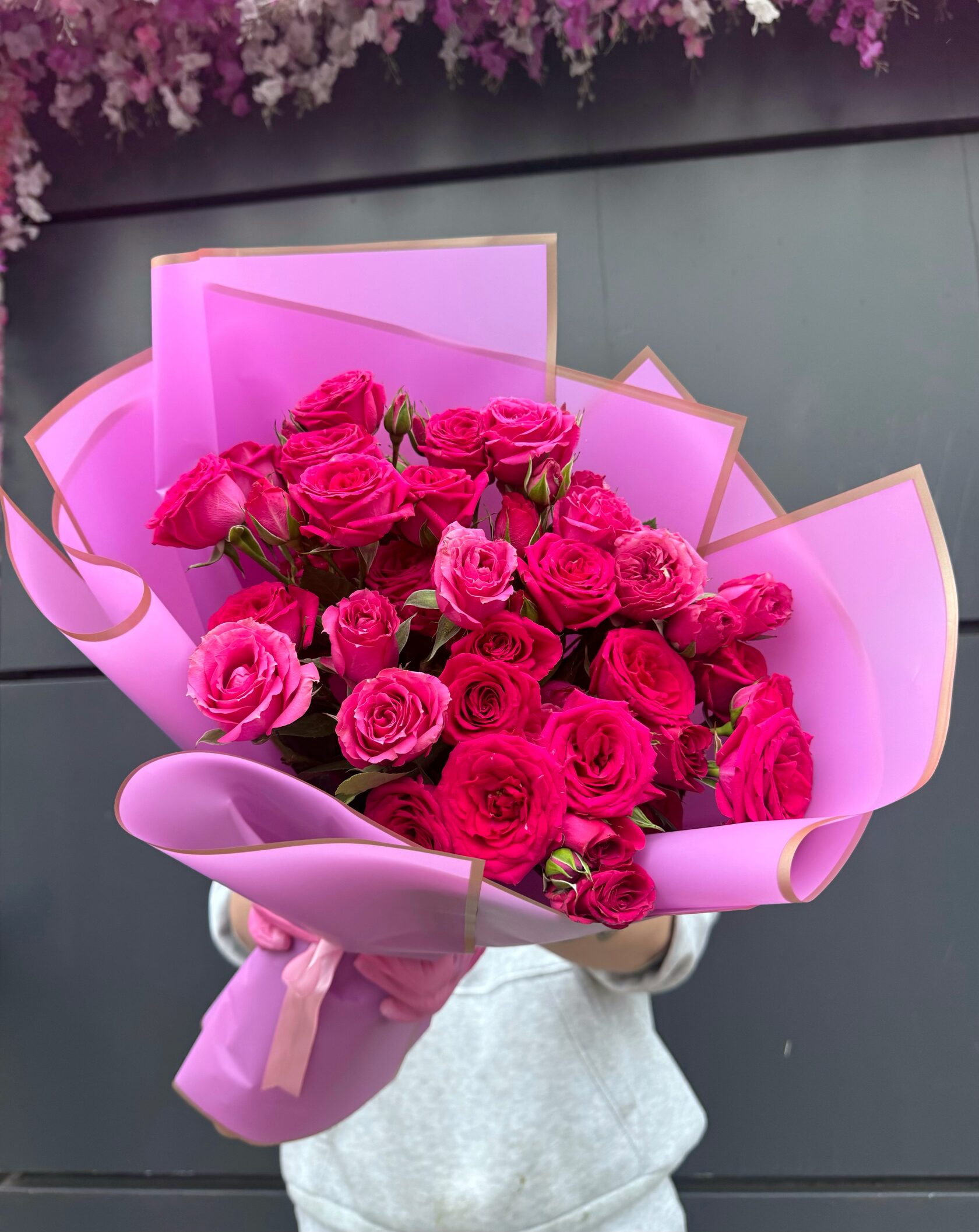 Букет из кустовых розовых роз №265