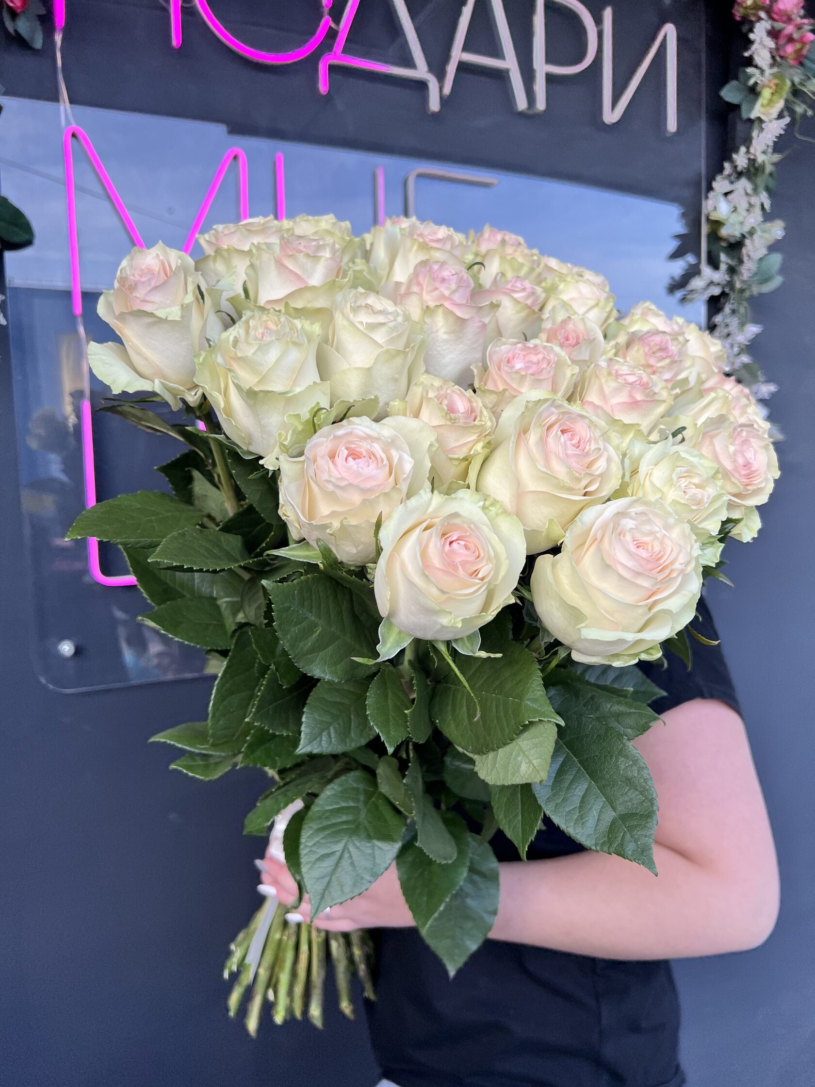 Букет из нежно-белых роз №41