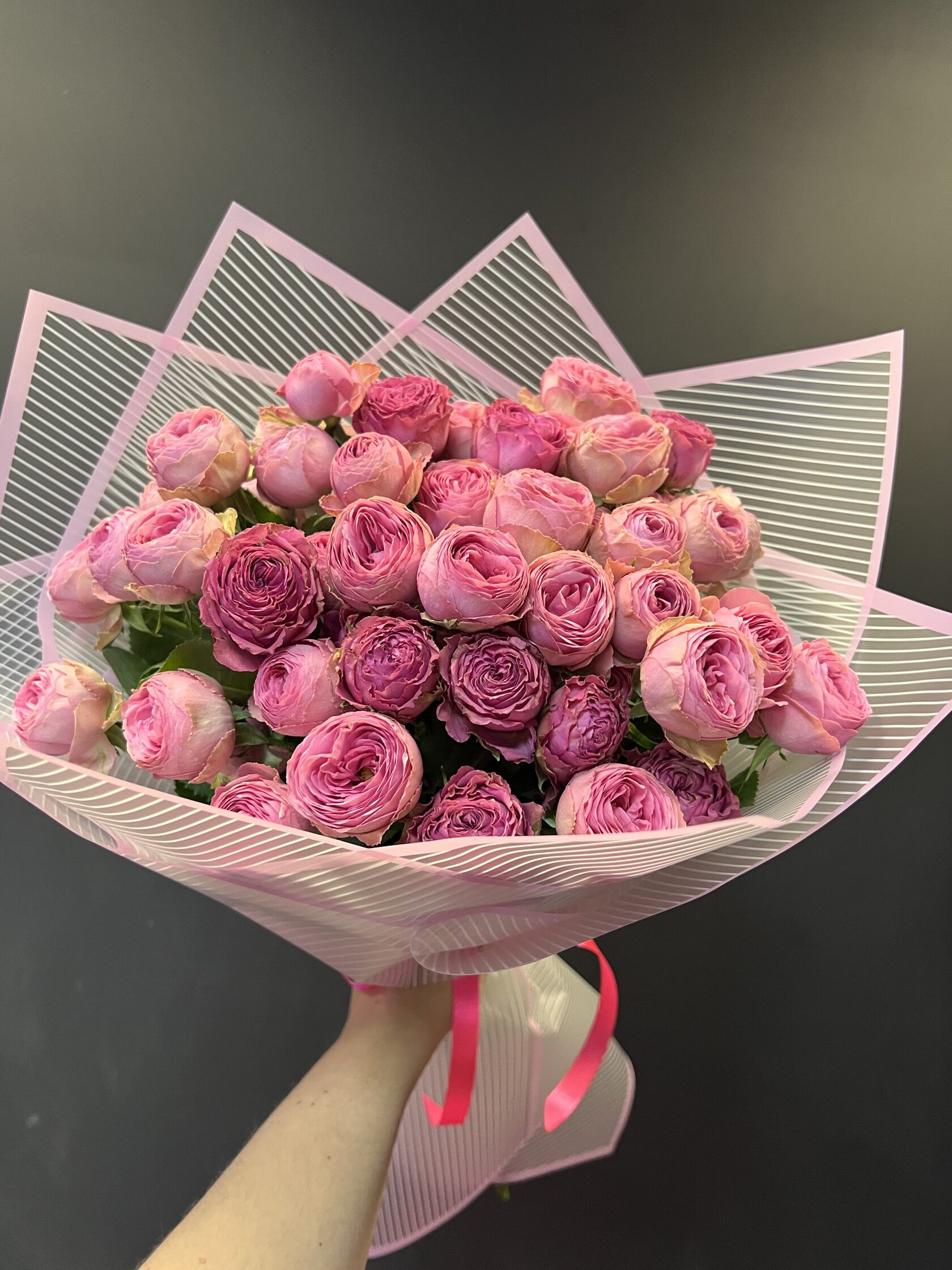 Букет из нежно-розовых пионовидных роз №72