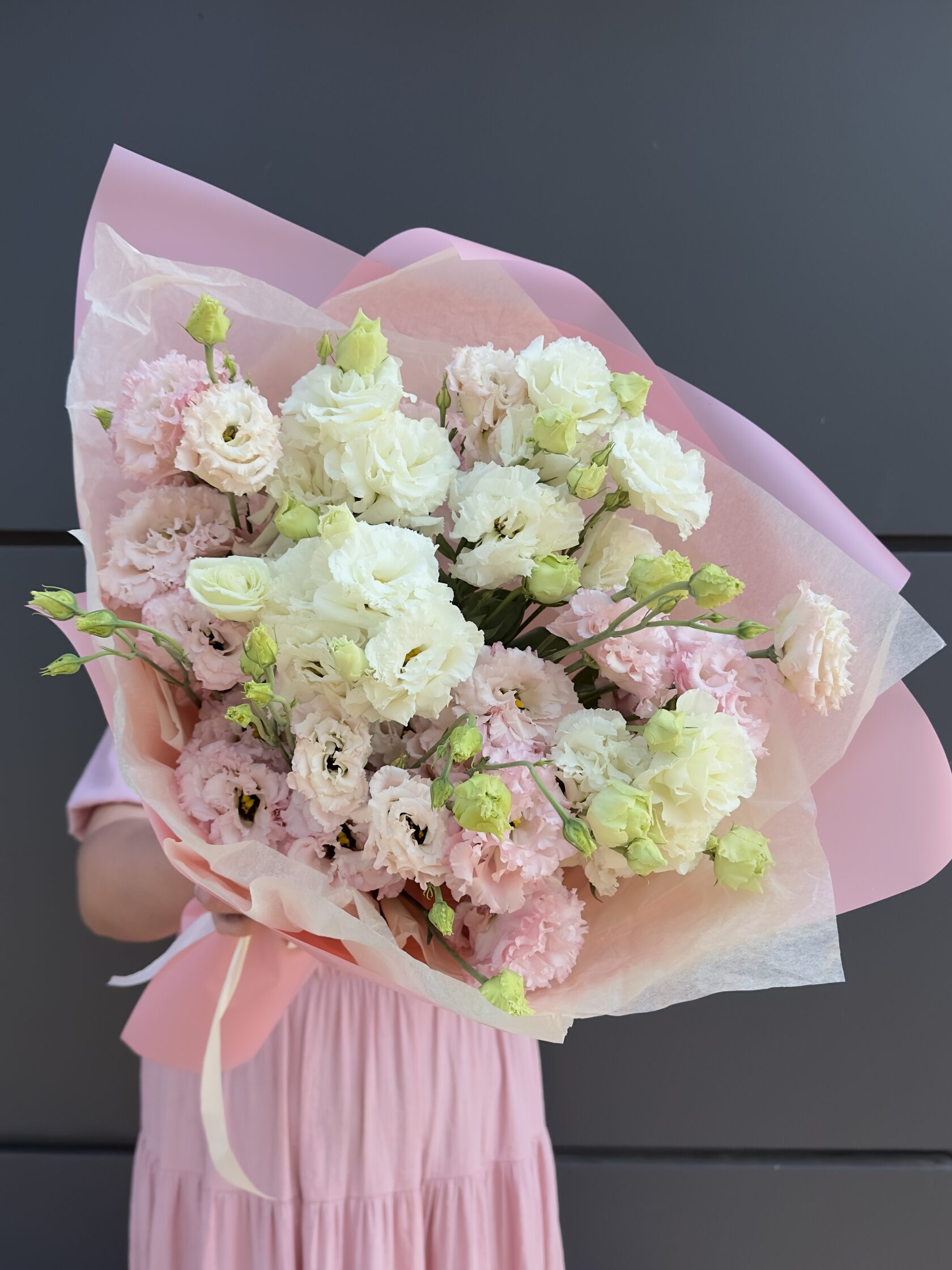 Букет из нежной эустомы в авторской упаковке №7