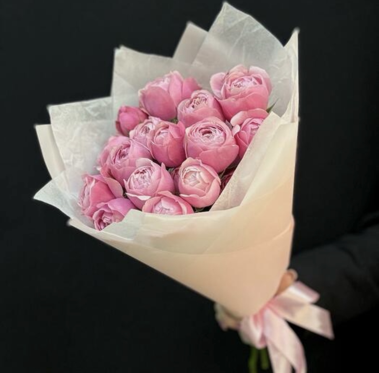 Букет из пионовидных кустовых роз №281