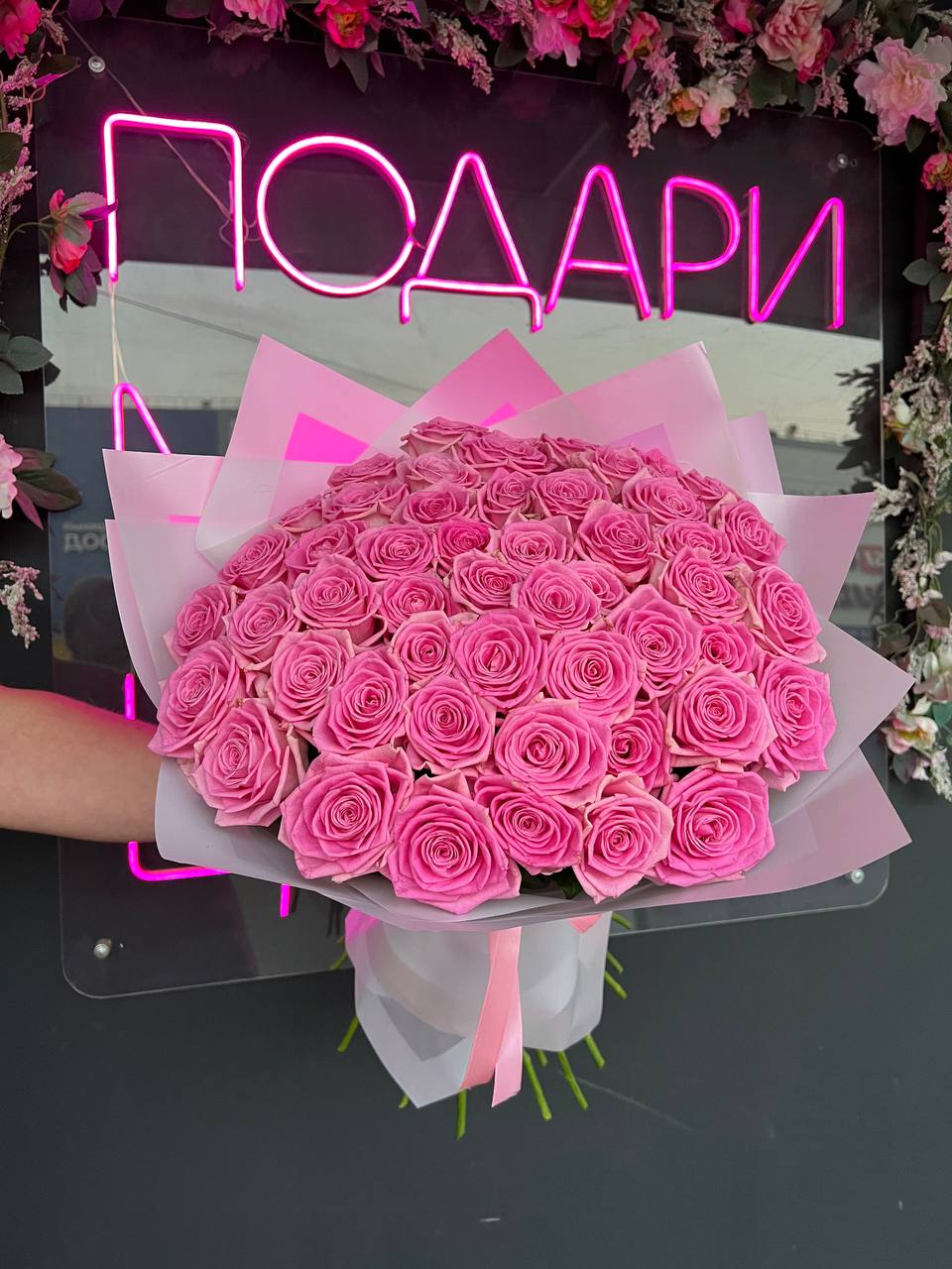 Букет из розовых роз №124