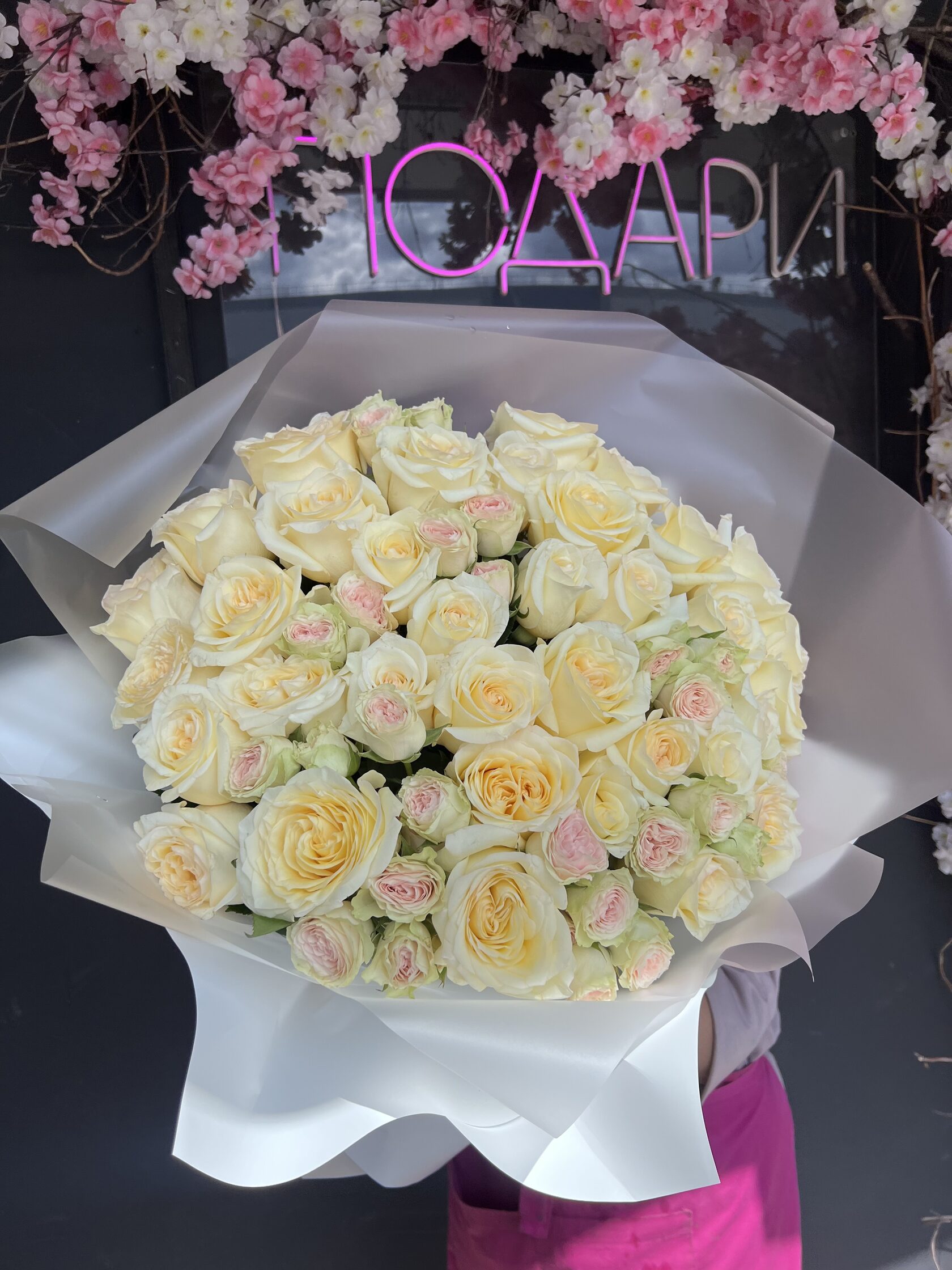 Букет из шикарных роз в матовой упаковке №113