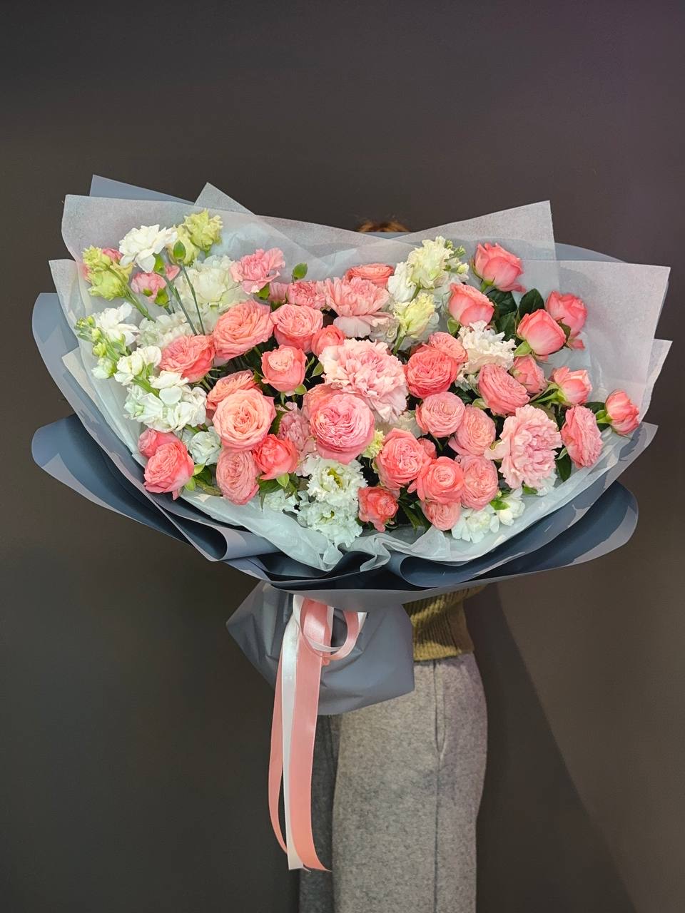 Букет с кустовыми розами