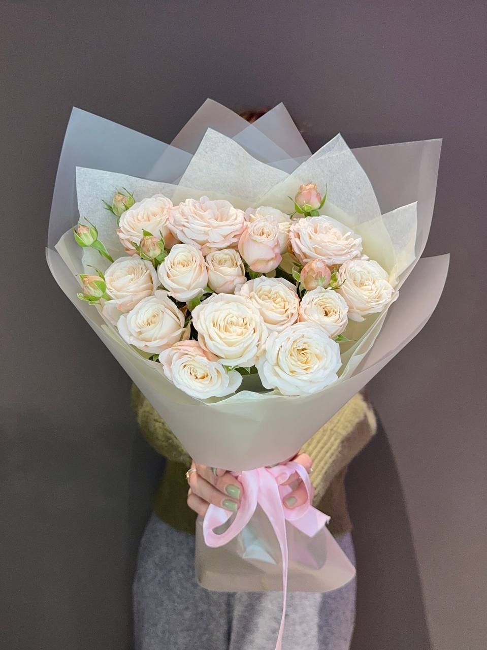 Букет с нежными кустовыми розами